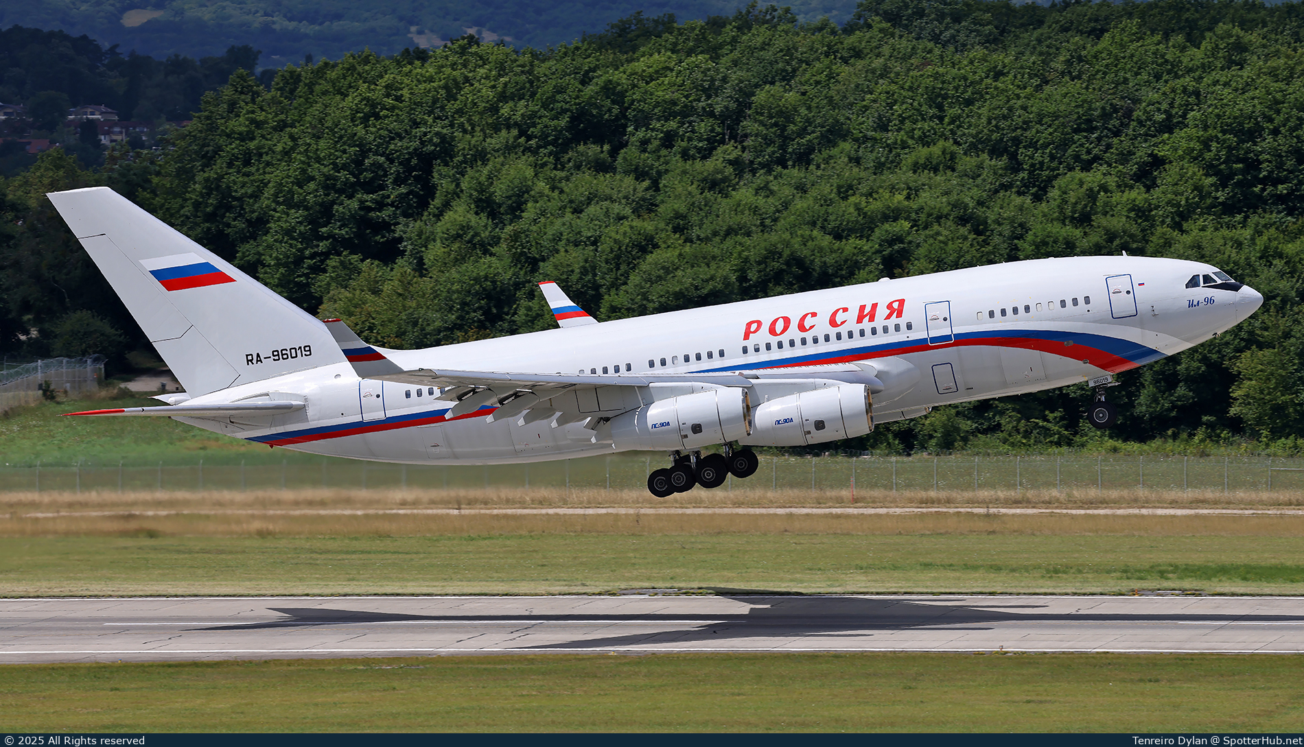 Photo of RA-96019 - Ilyushin Il-96-300 operated by Rossiya Special Flight Detachment