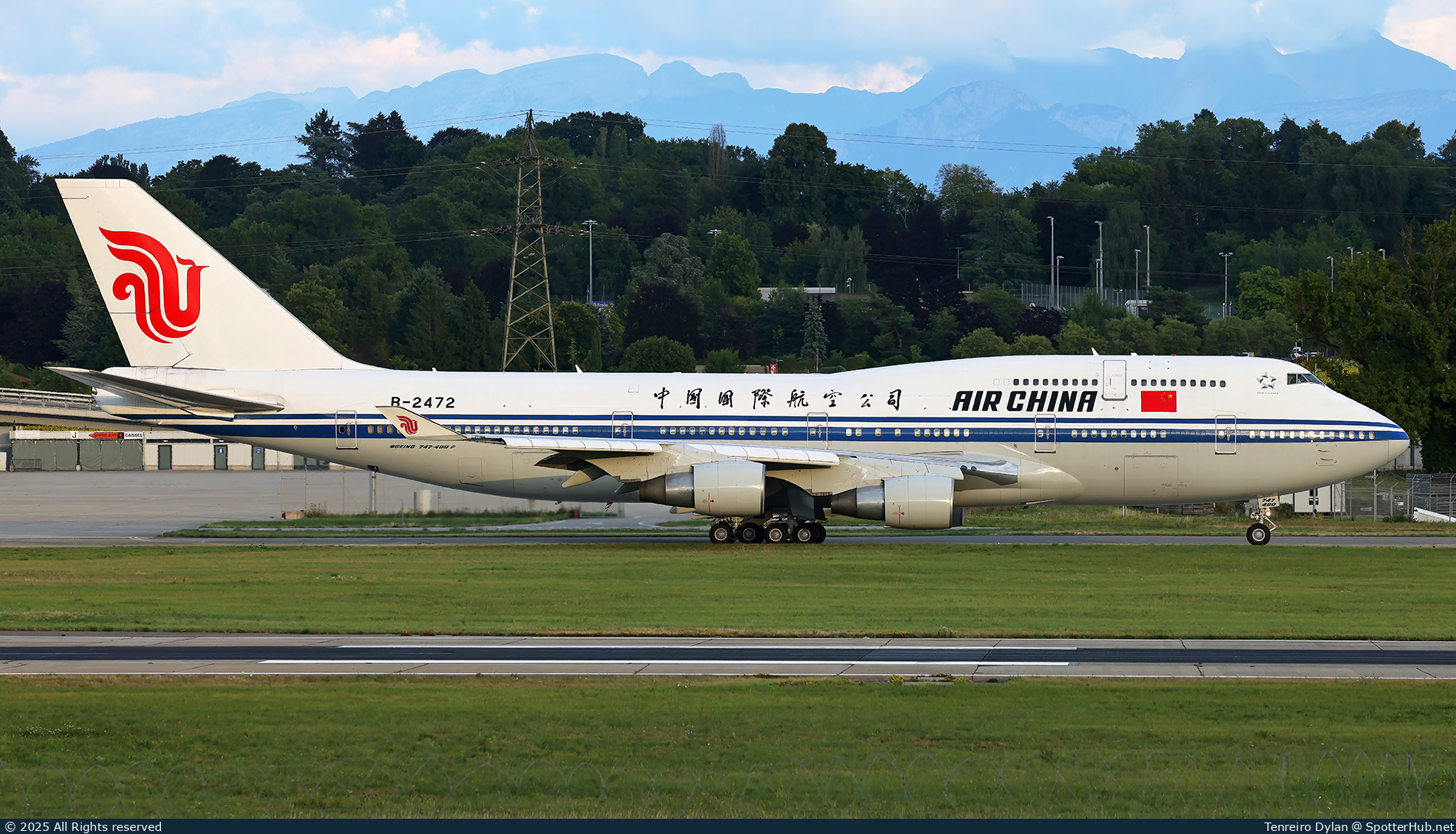 Photo of B-2472 - Boeing 747-4J6 operated by Air China