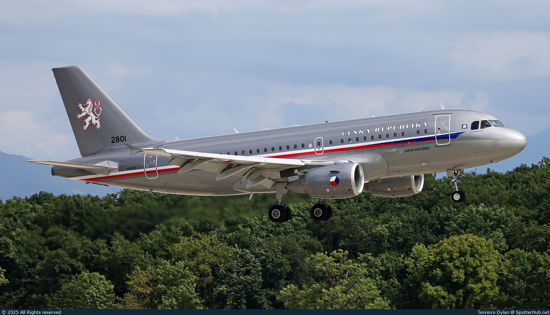 Photo of 2801 - Airbus A319-115(CJ) operated by Czech Air Force