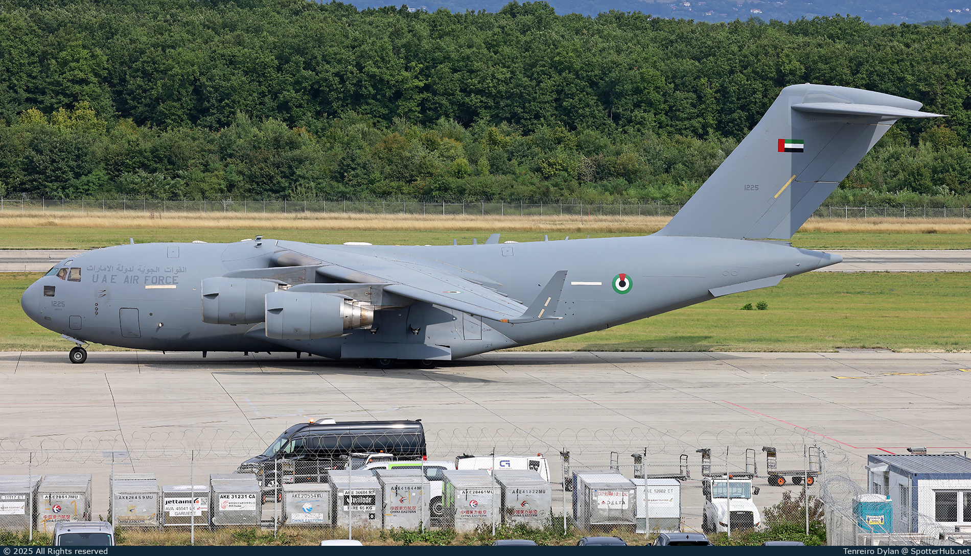 Photo of 1225 - Boeing C-17A Globemaster III operated by United Arab Emirates Air Force