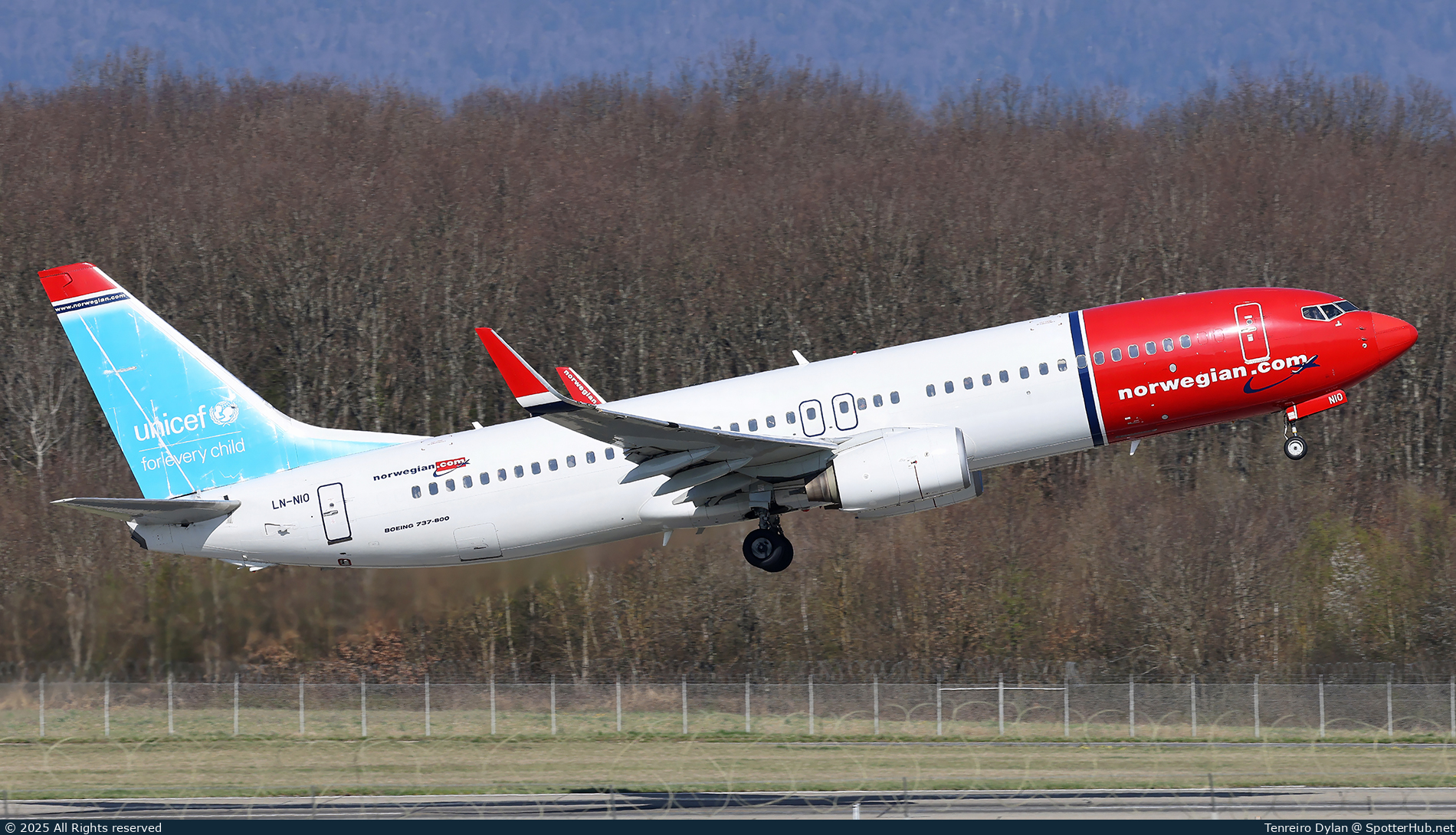 Photo of LN-NIO - Boeing 737-81M operated by Norwegian Air Shuttle