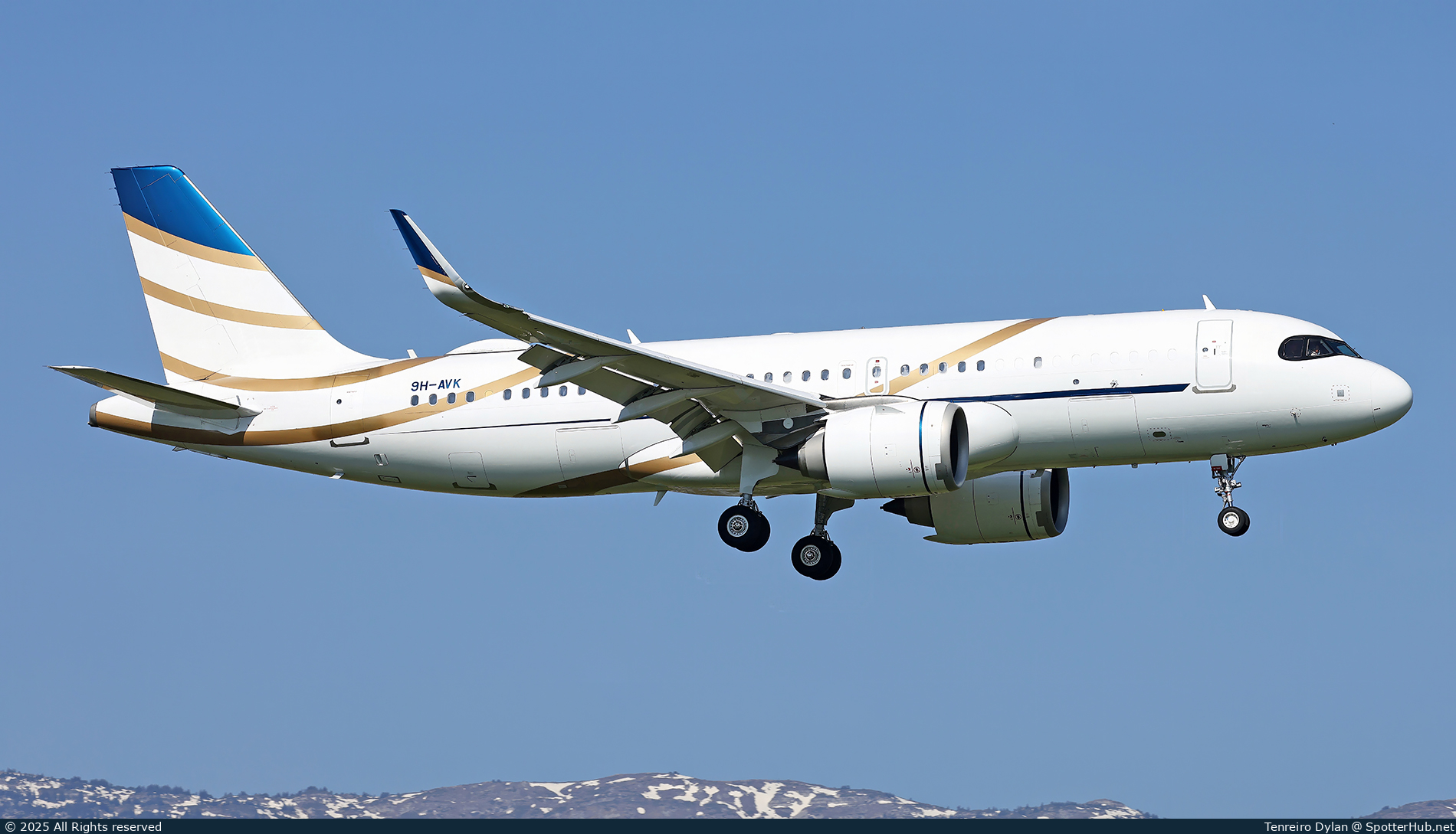 Photo of 9H-AVK - Airbus A320-251N(CJ) operated by Comlux Aviation Malta