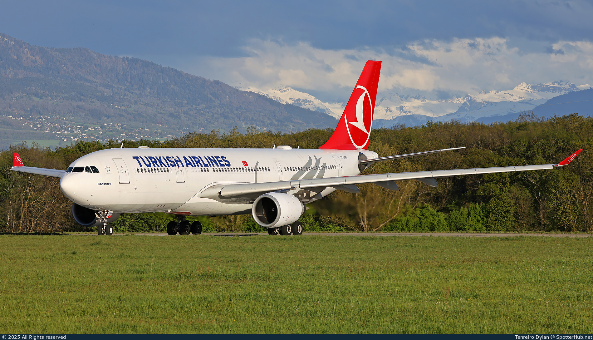 Photo of TC-JNA - Airbus A330-203 operated by Turkish Airlines