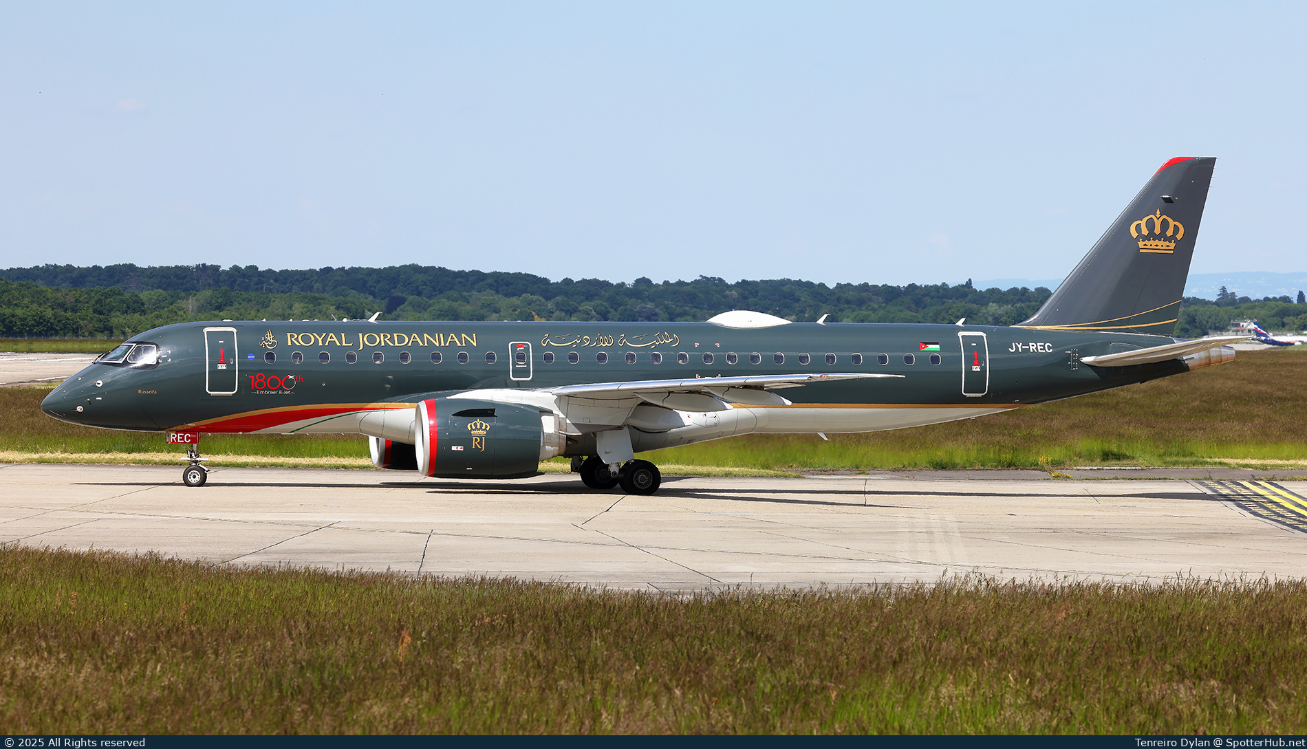 Photo of JY-REC - Embraer ERJ-190-E2 operated by Royal Jordanian Airlines