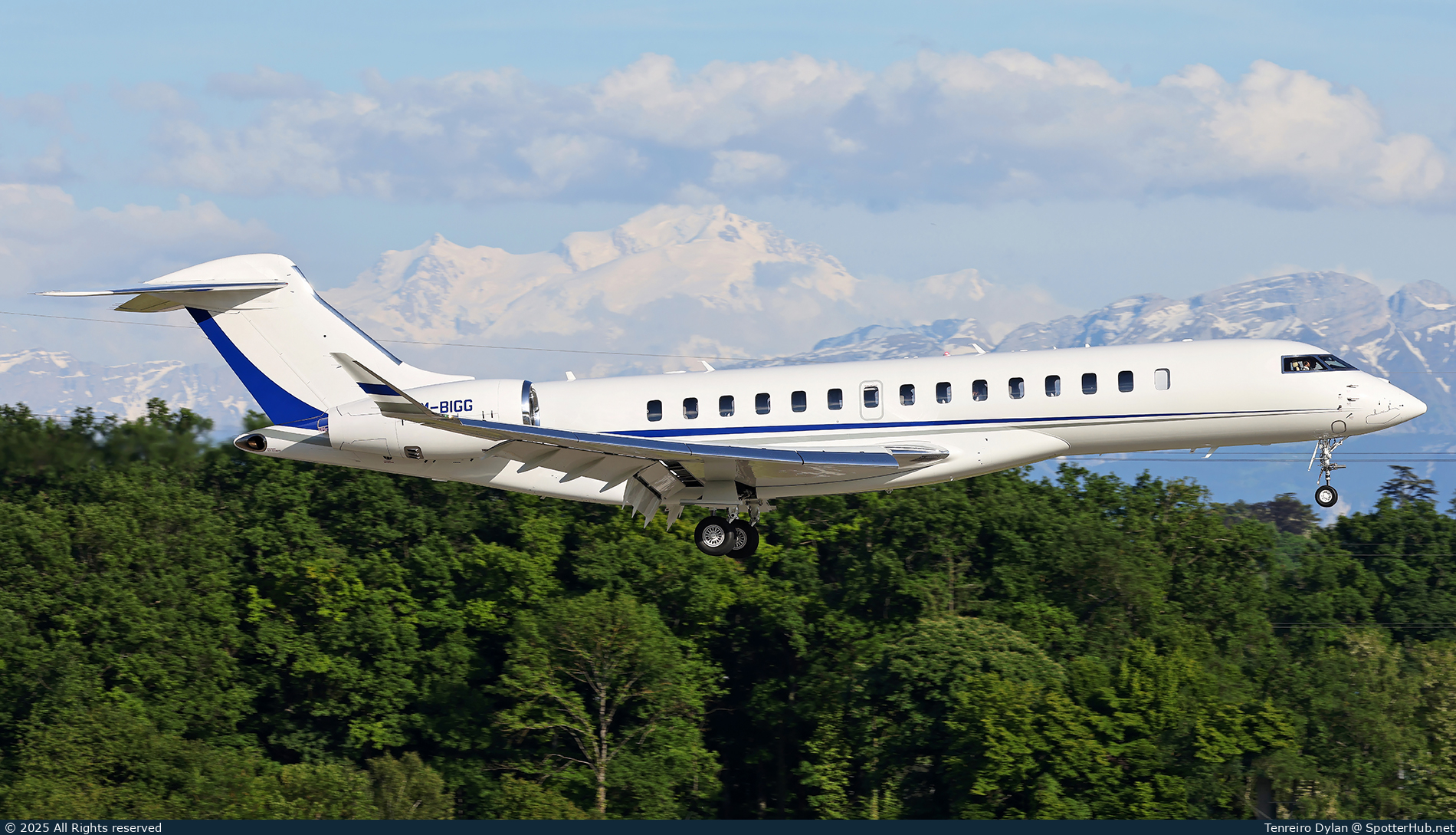 Photo of M-BIGG - Bombardier Global 7500 operated by Horizon Airlines
