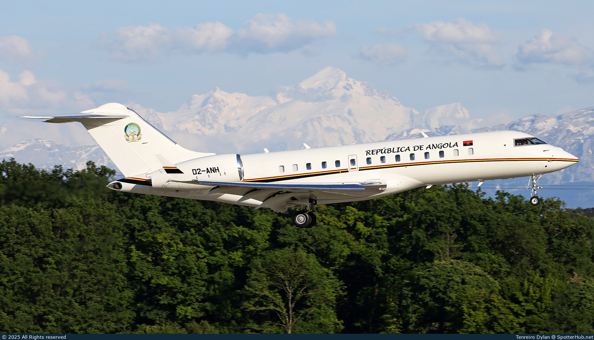 Photo of D2-ANH - Bombardier Global Express operated by Government of Angola