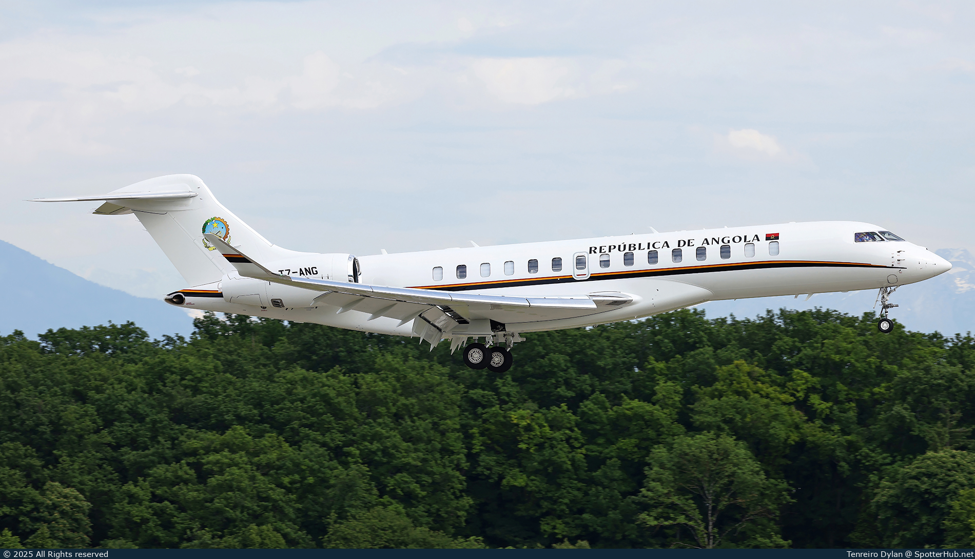 Photo of T7-ANG - Bombardier Global 7500 operated by Government of Angola (opb Global Jet Aruba)