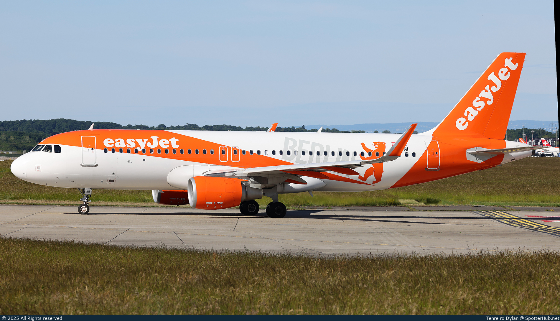 Photo of OE-INI - Airbus A320-214 operated by easyJet Europe