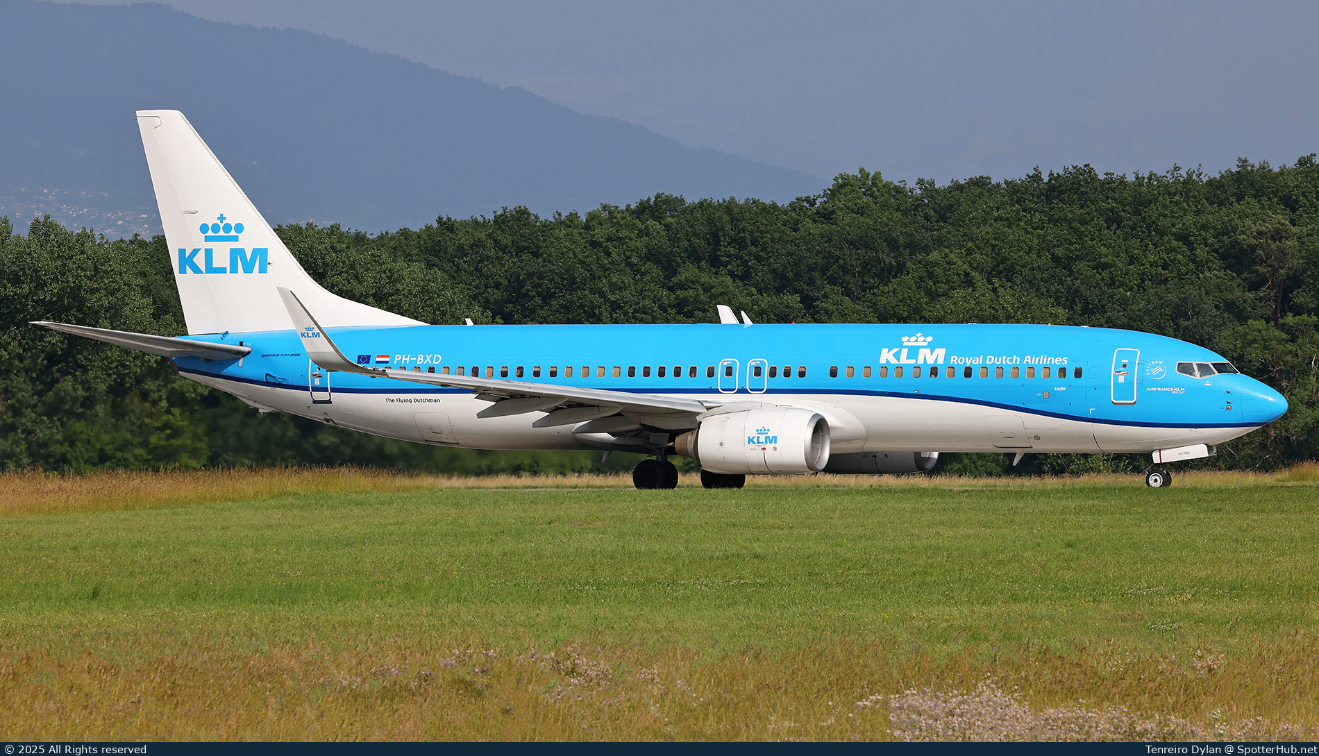 Photo of PH-BXD - Boeing 737-8K2 operated by KLM Royal Dutch Airlines