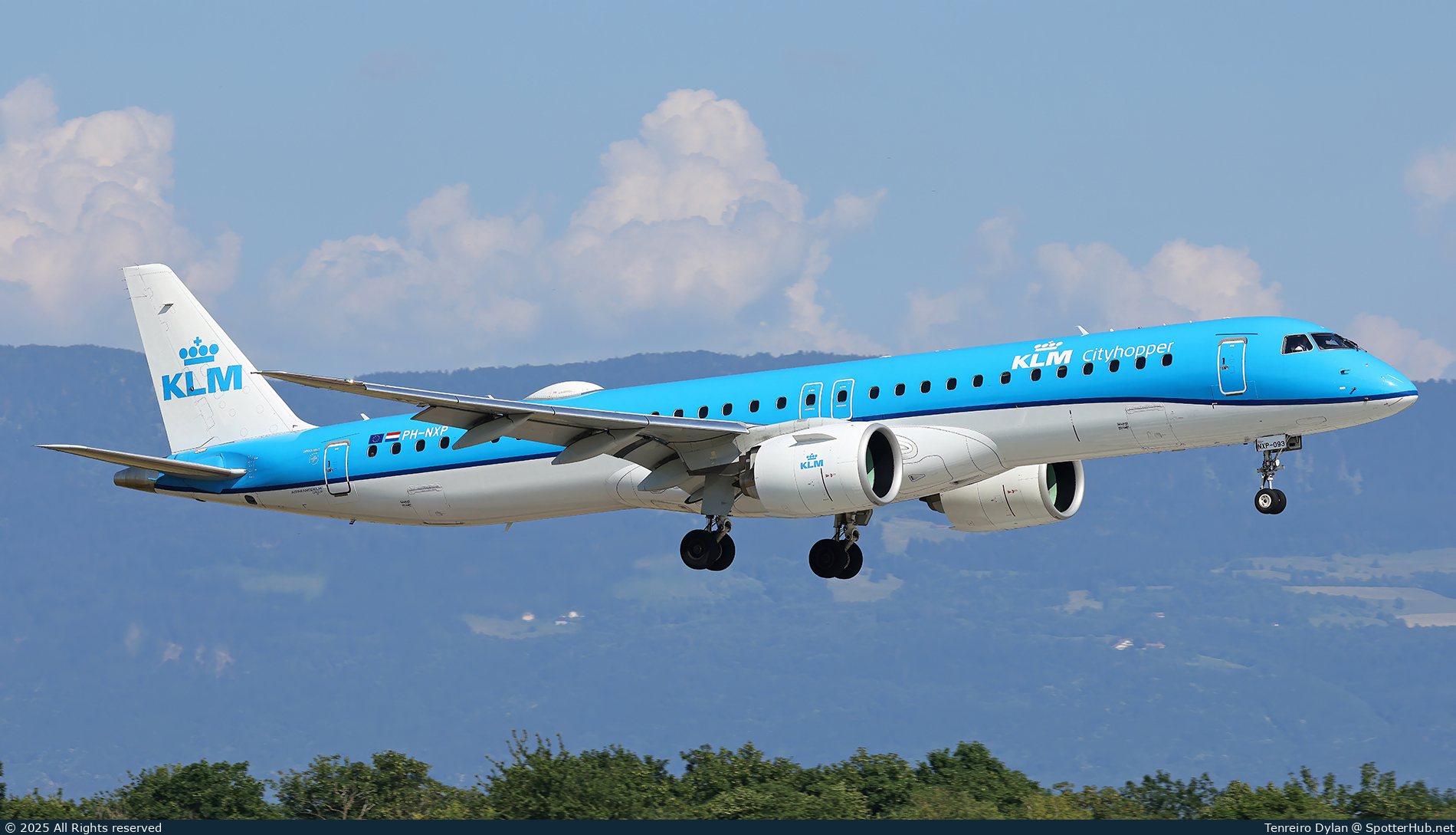 Photo of PH-NXP - Embraer ERJ-195-E2 operated by KLM Cityhopper