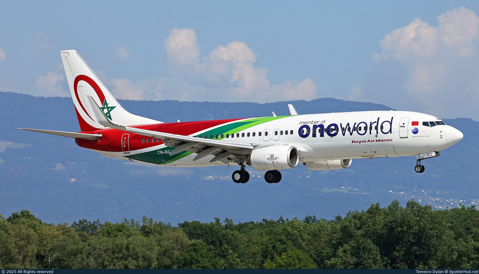 Photo of CN-RGJ - Boeing 737-8B6 operated by Royal Air Maroc