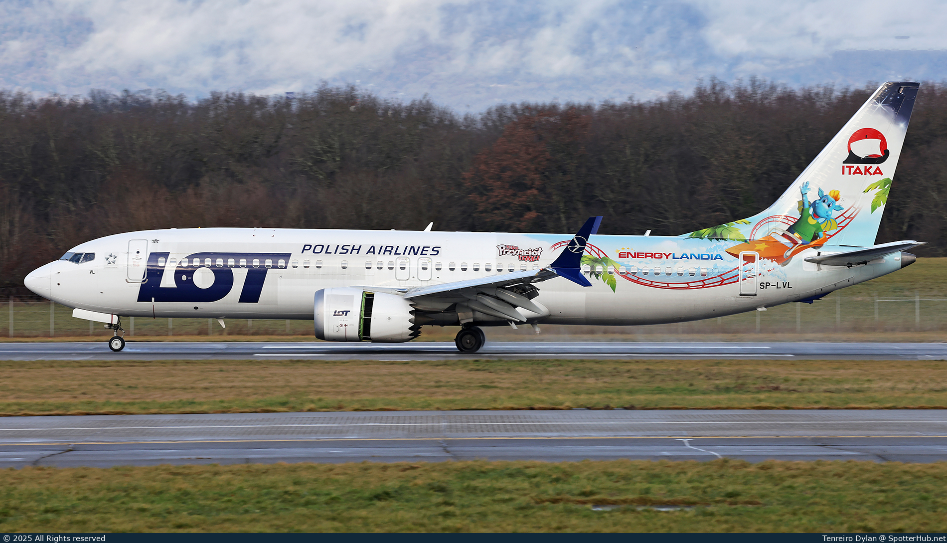 Photo of SP-LVL - Boeing 737 MAX 8 operated by LOT Polish Airlines