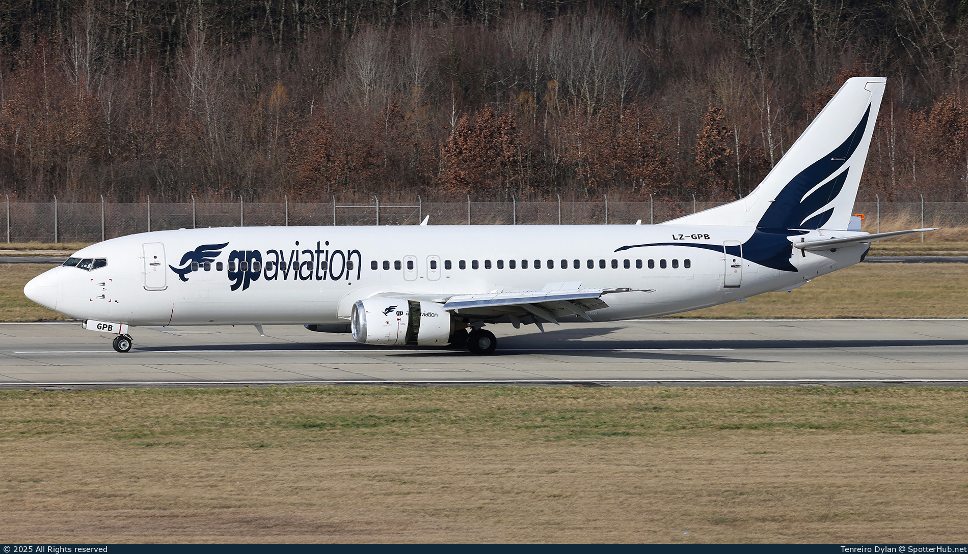 Photo of LZ-GPB - Boeing 737-405 operated by GP Aviation