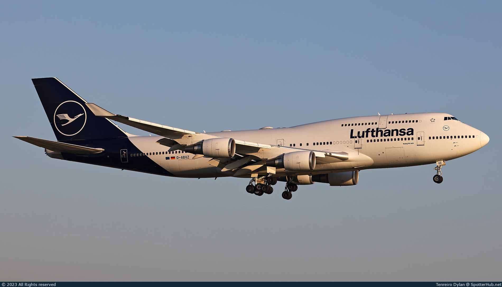 Photo of D-ABVZ - Boeing 747-430 operated by Lufthansa