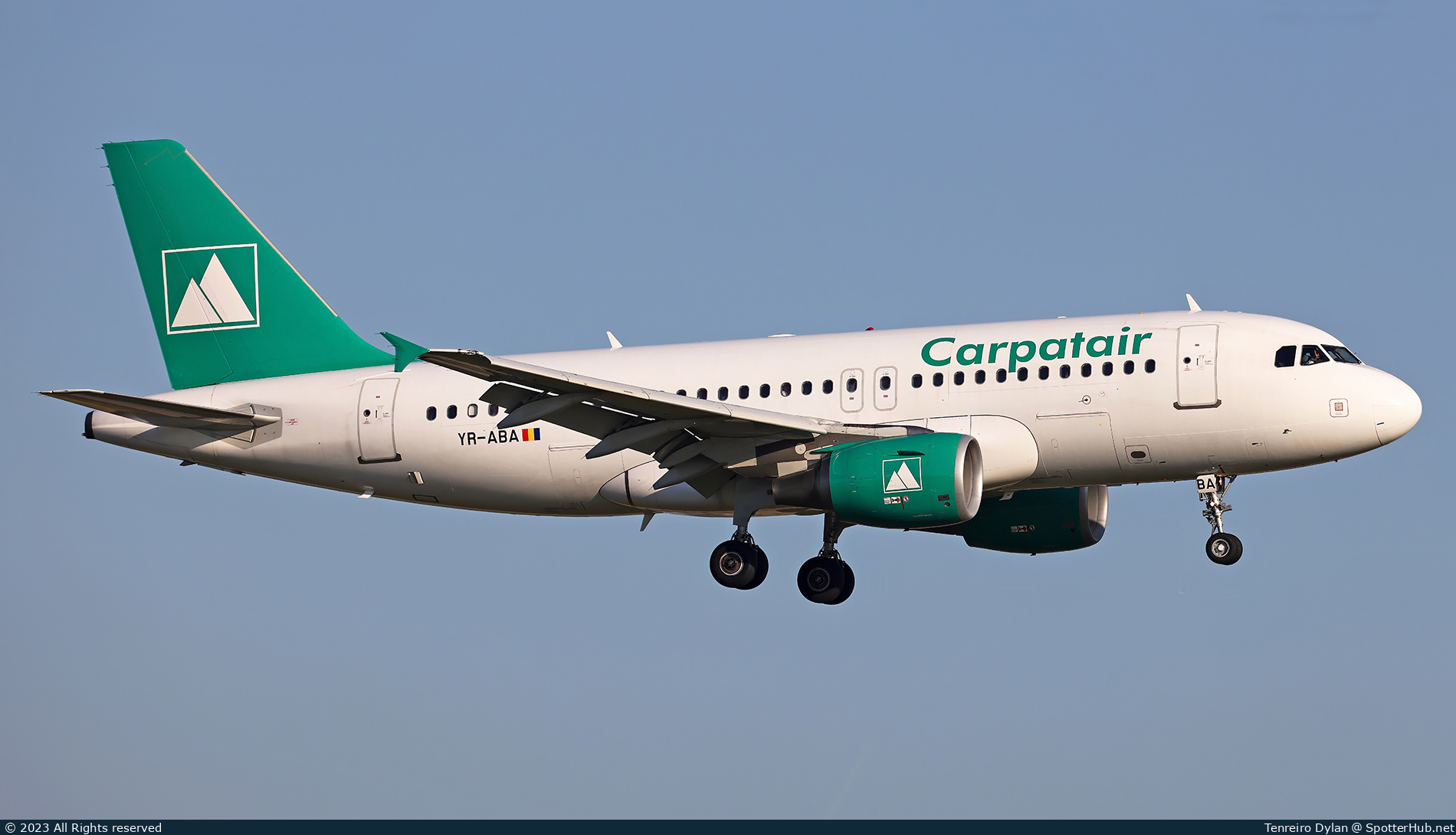 Photo of YR-ABA - Airbus A319-111 operated by Carpatair