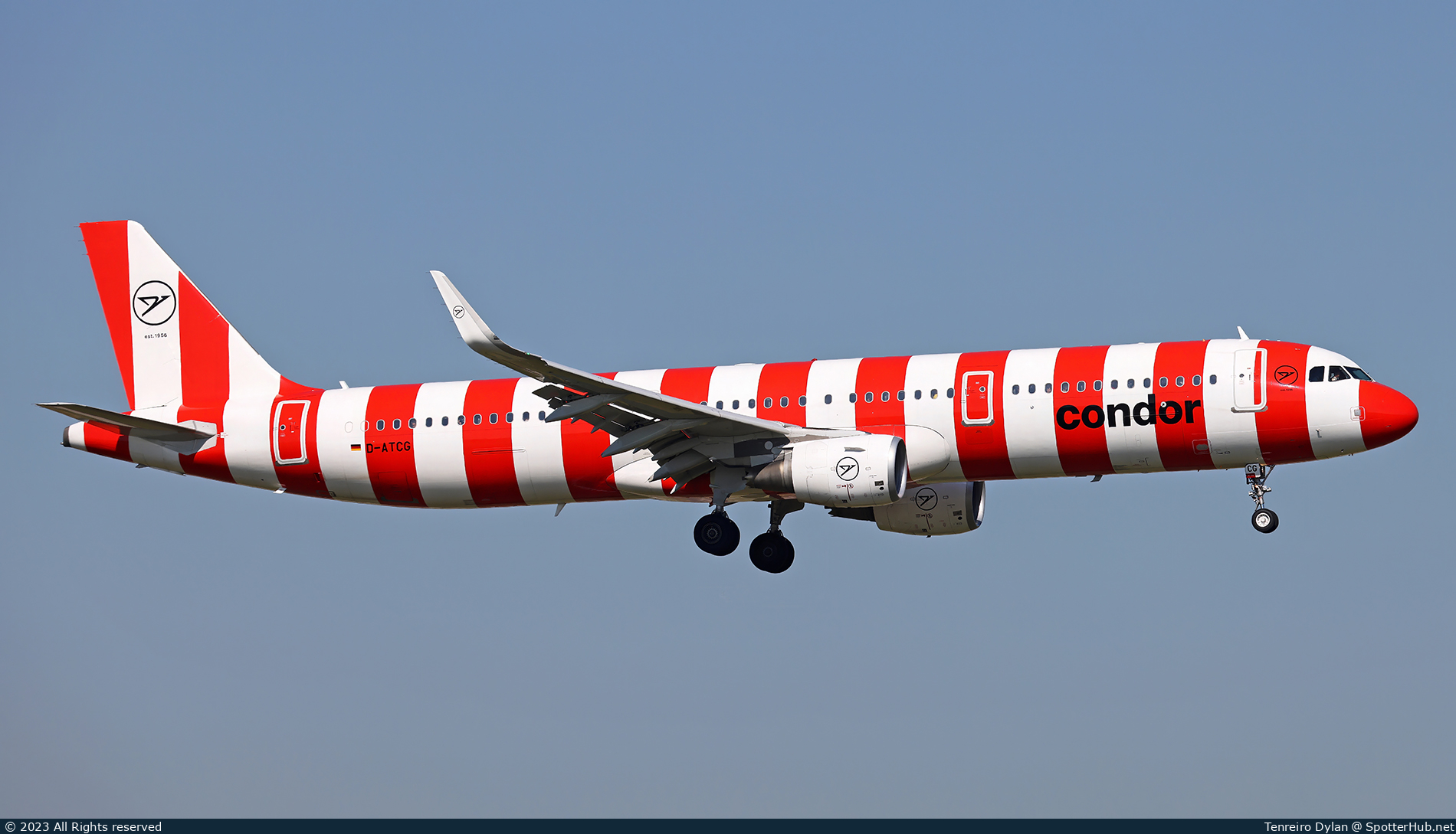 Photo of D-ATCG - Airbus A321-211 operated by Condor