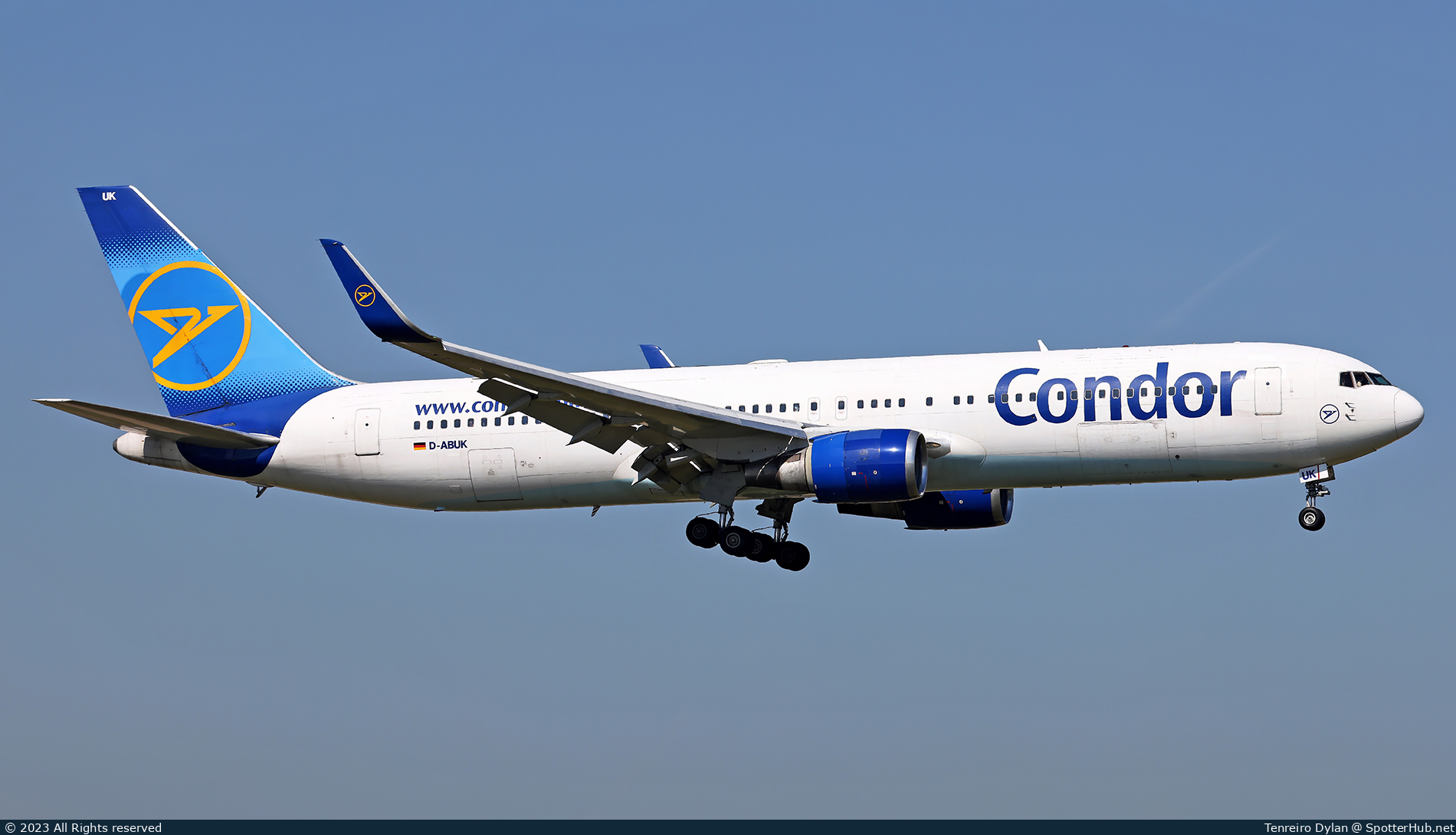 Photo of D-ABUK - Boeing 767-343(ER) operated by Condor