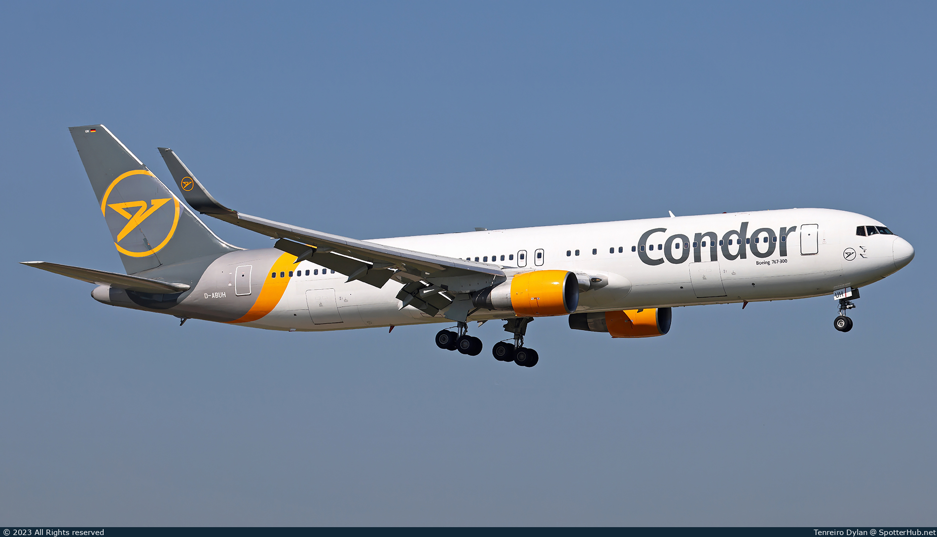 Photo of D-ABUH - Boeing 767-330(ER) operated by Condor