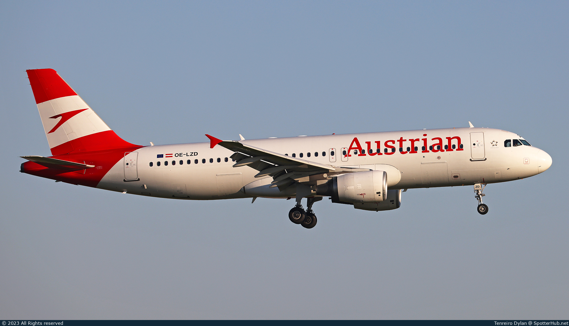 Photo of OE-LZD - Airbus A320-214 operated by Austrian Airlines