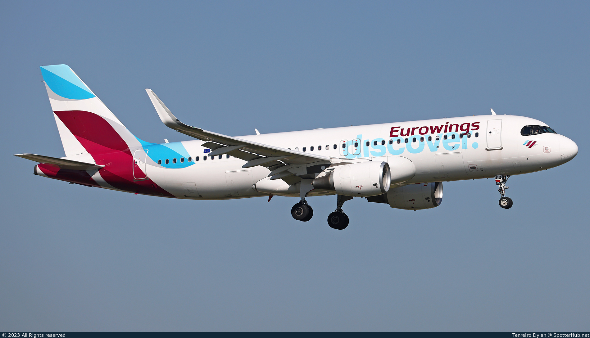 Photo of D-AIUQ - Airbus A320-214 operated by Eurowings Discover