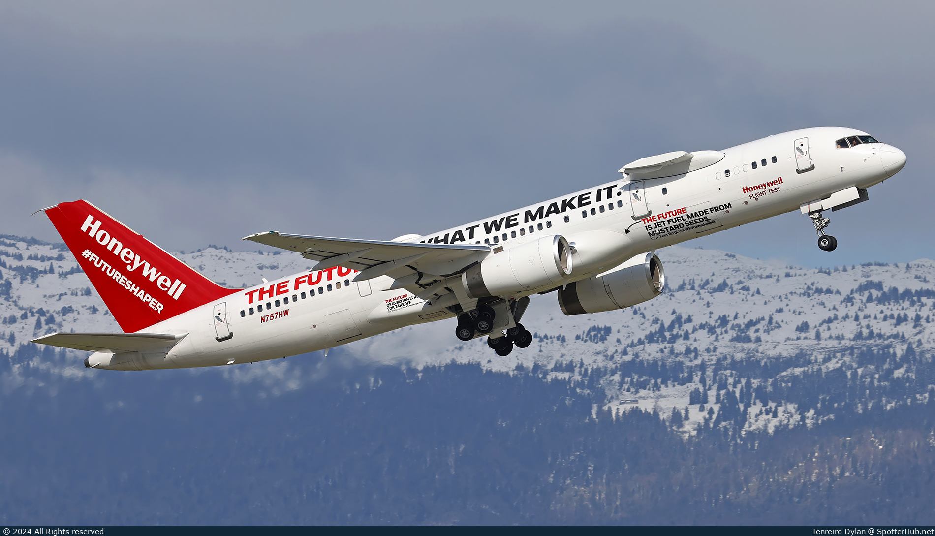 Photo of N757HW - Boeing 757-225 operated by Honeywell International Inc.