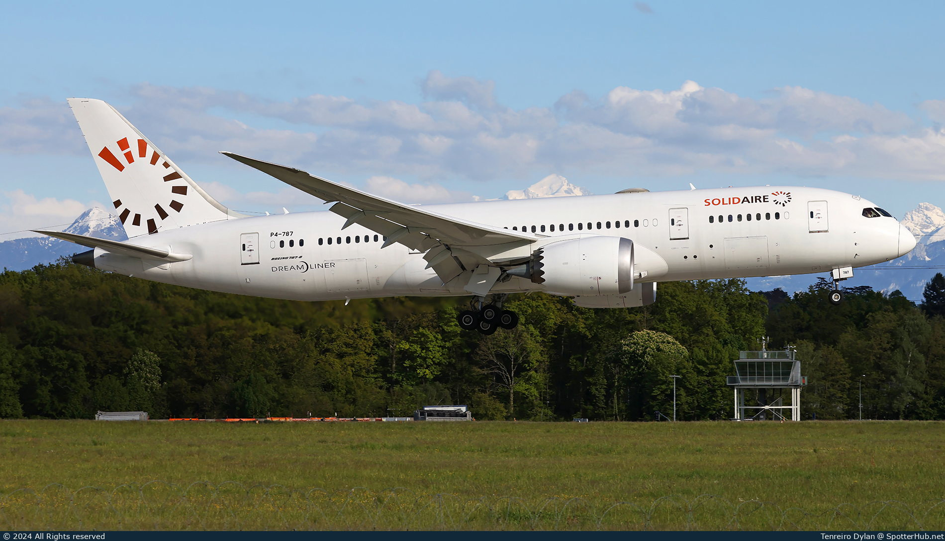Photo of P4-787 - Boeing 787-8 Dreamliner operated by Comlux Aviation Aruba