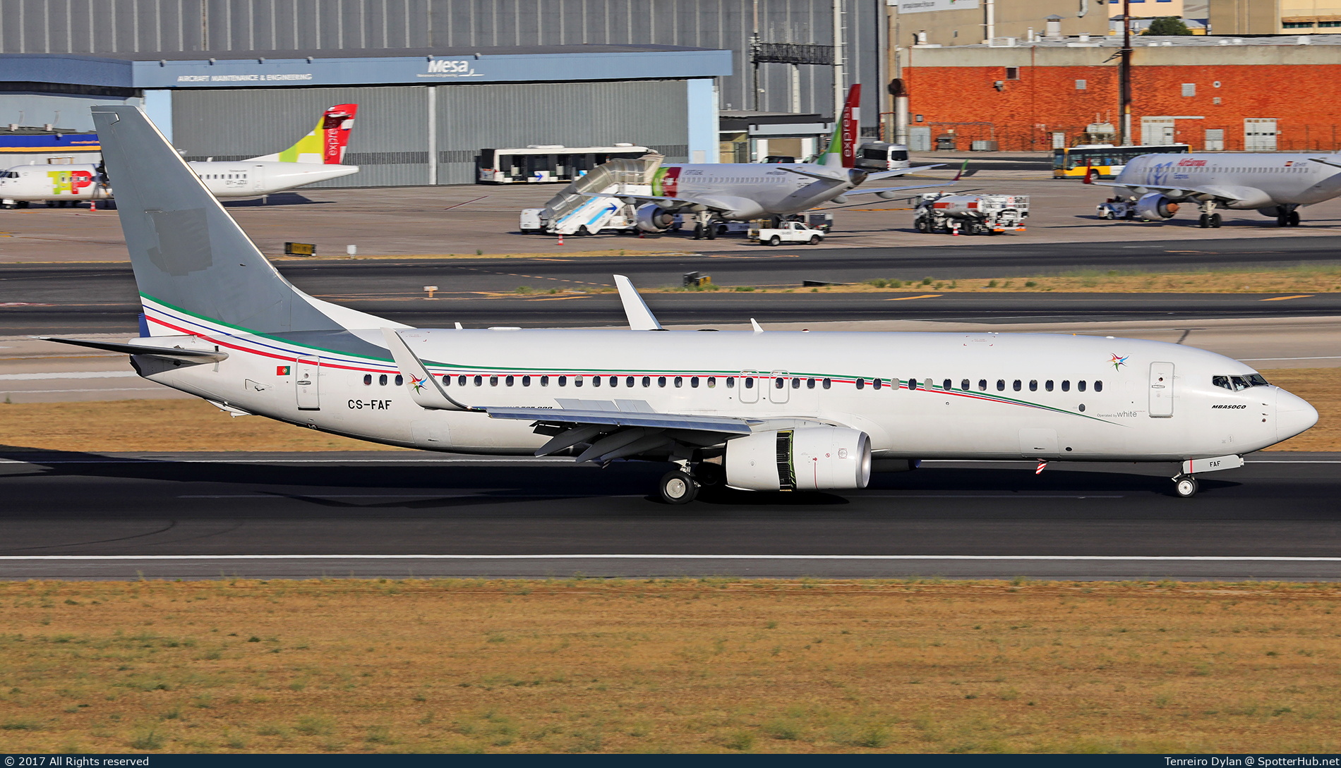 Photo of CS-FAF - Boeing 737-8FB operated by Ceiba Intercontinental (opb White Airways)