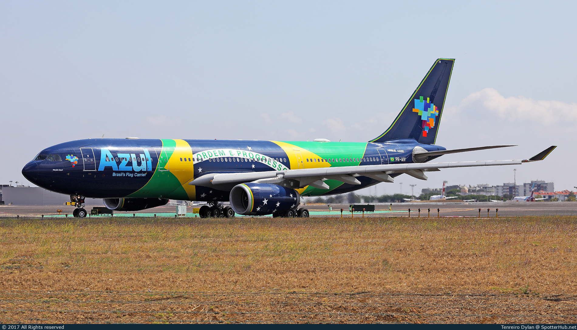 Photo of PR-AIV - Airbus A330-243 operated by Azul