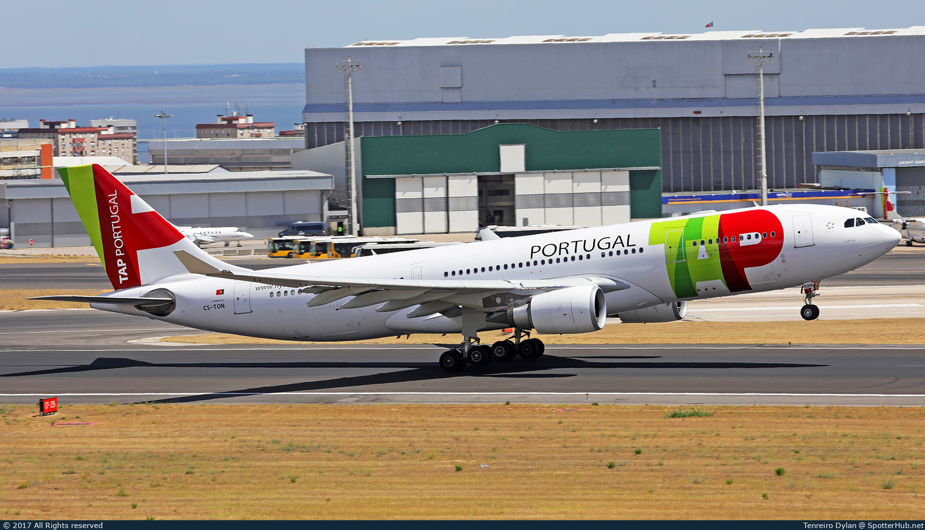 Photo of CS-TON - Airbus A330-202 operated by TAP Air Portugal