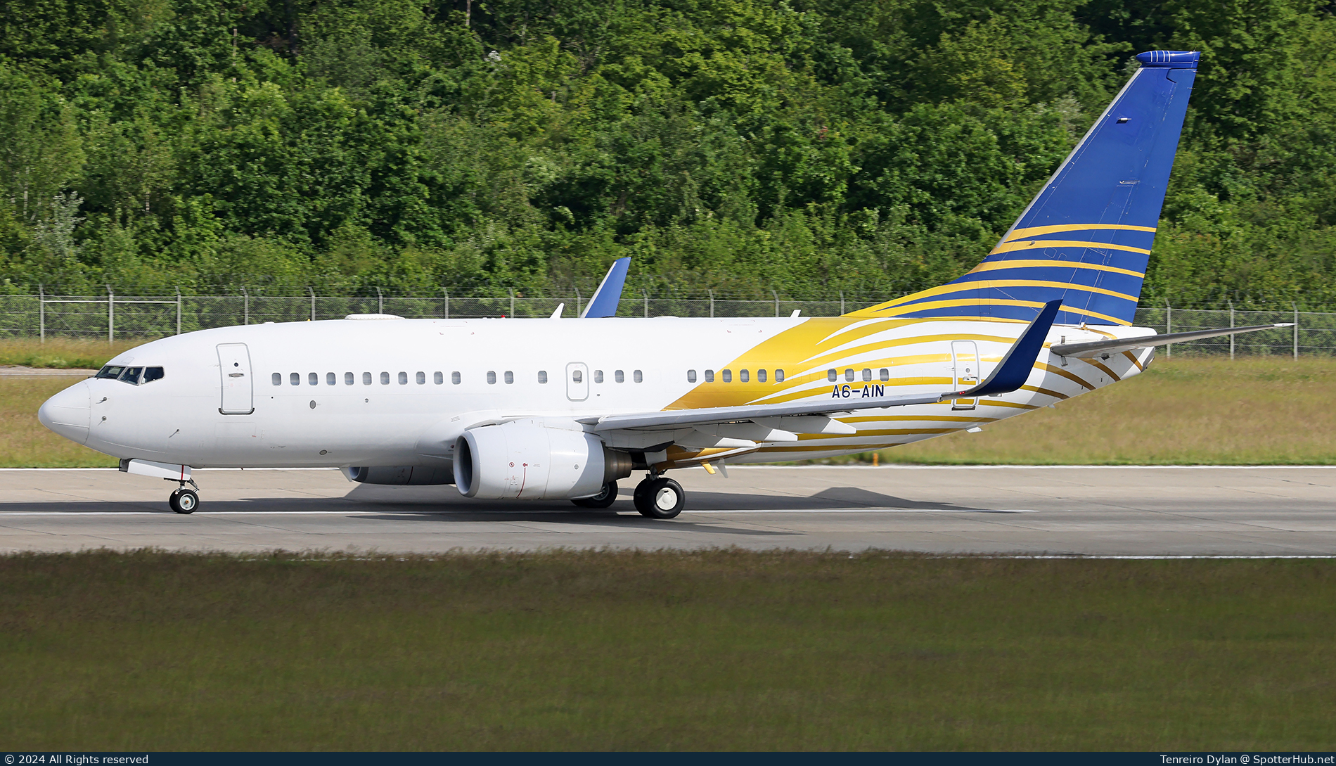 Photo of A6-AIN - Boeing 737-7Z5(BBJ) operated by Royal Jet