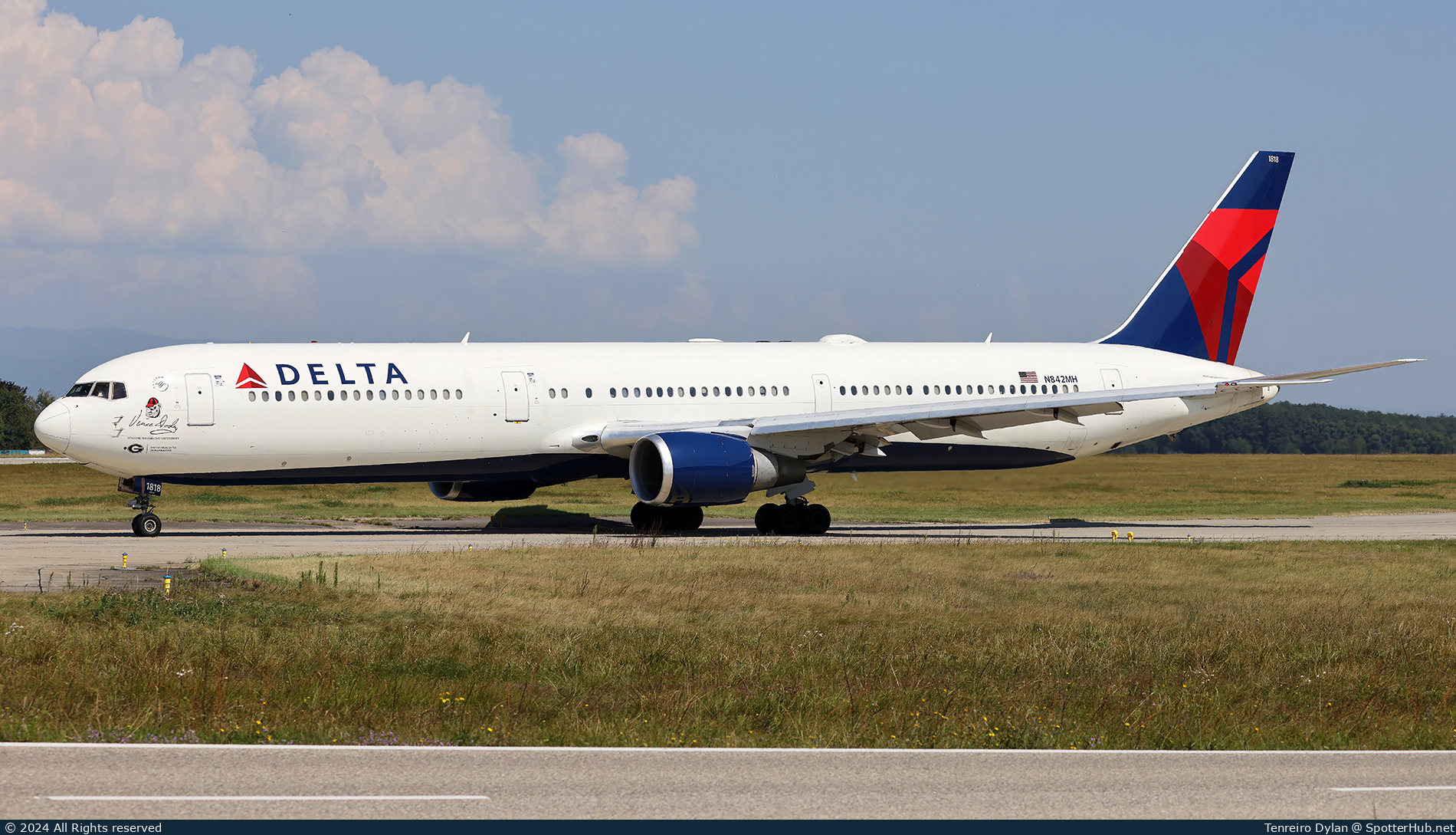 Photo of N842MH - Boeing 767-432(ER) operated by Delta Air Lines