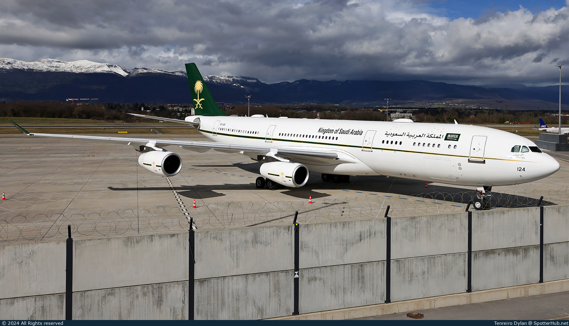 Photo of HZ-124 - Airbus A340-213 operated by Saudi Royal Flight