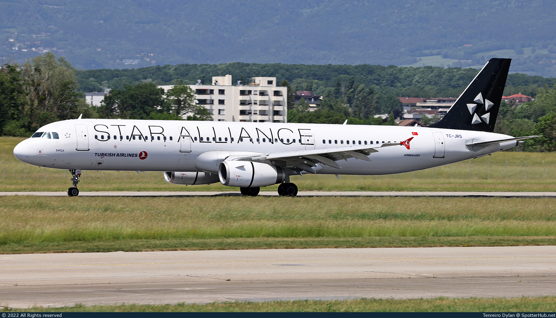 Photo of TC-JRS - Airbus A321-231 operated by Turkish Airlines