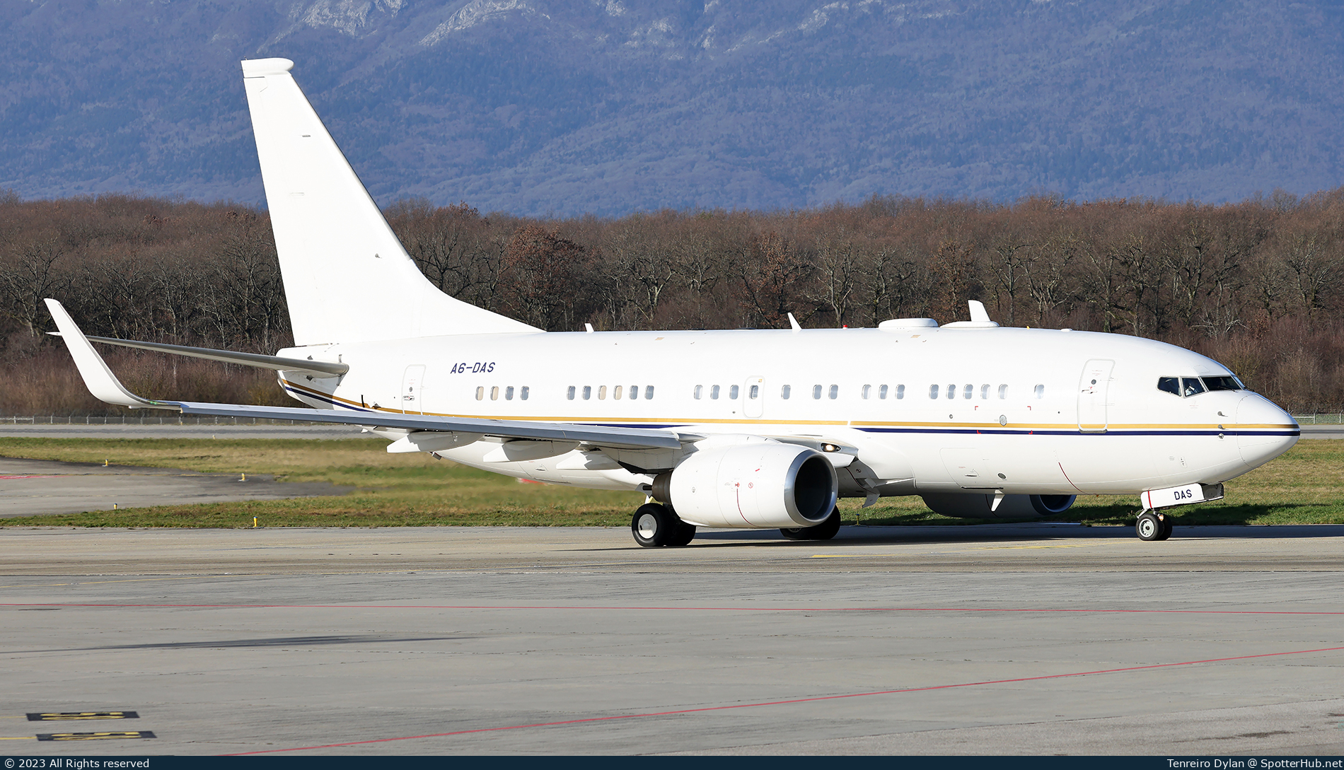 Photo of A6-DAS - Boeing 737-7Z5(BBJ) operated by Royal Jet