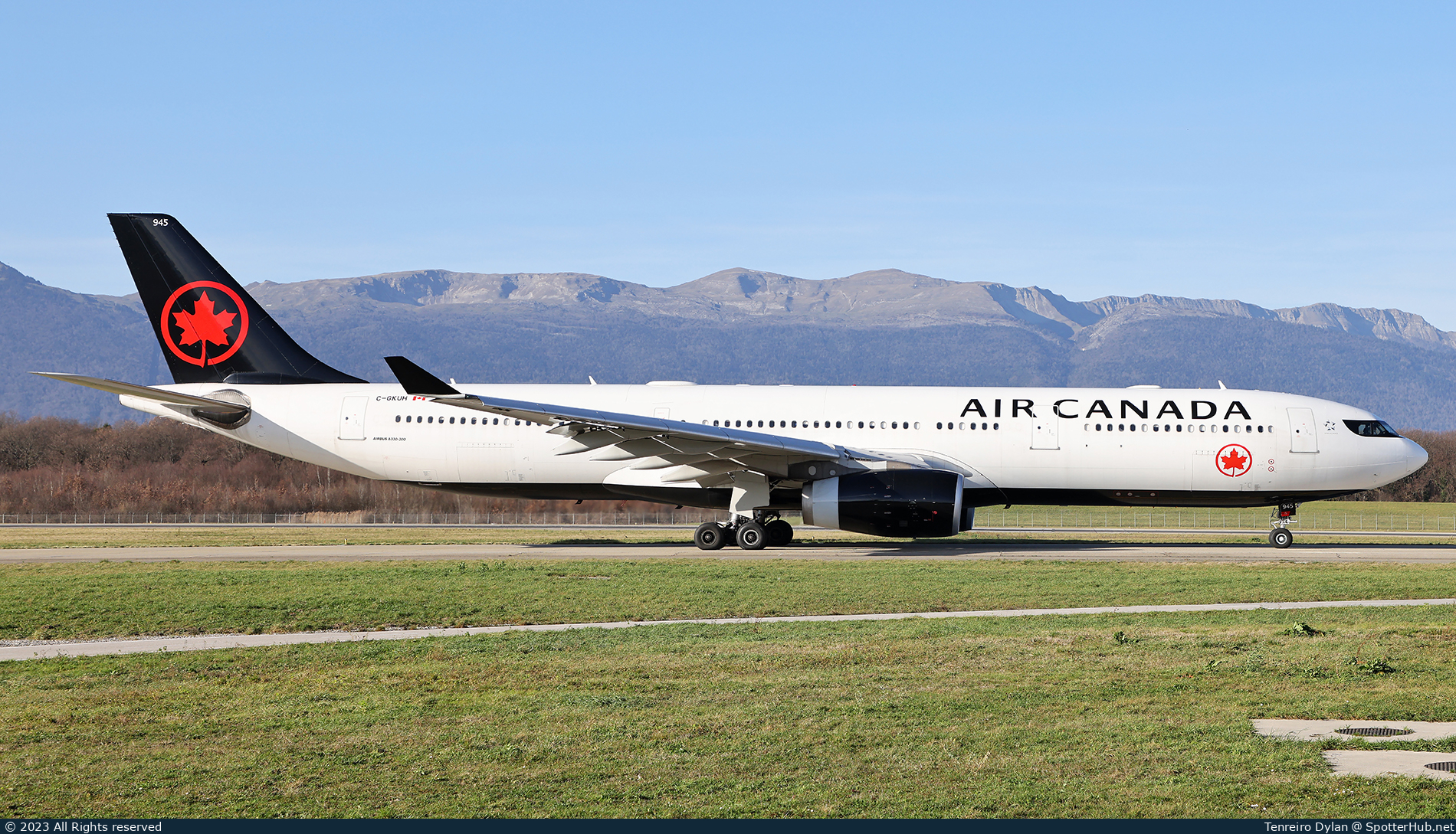 Photo of C-GKUH - Airbus A330-343 operated by Air Canada