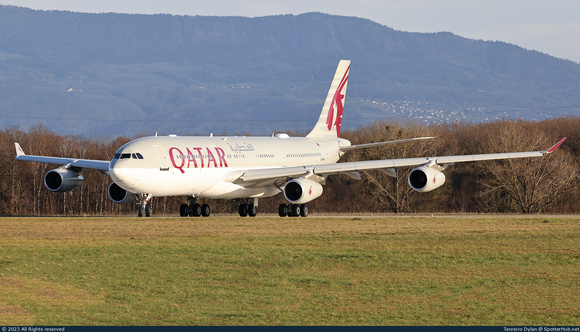 Photo of A7-HHK - Airbus A340-211 operated by Qatar Amiri Flight