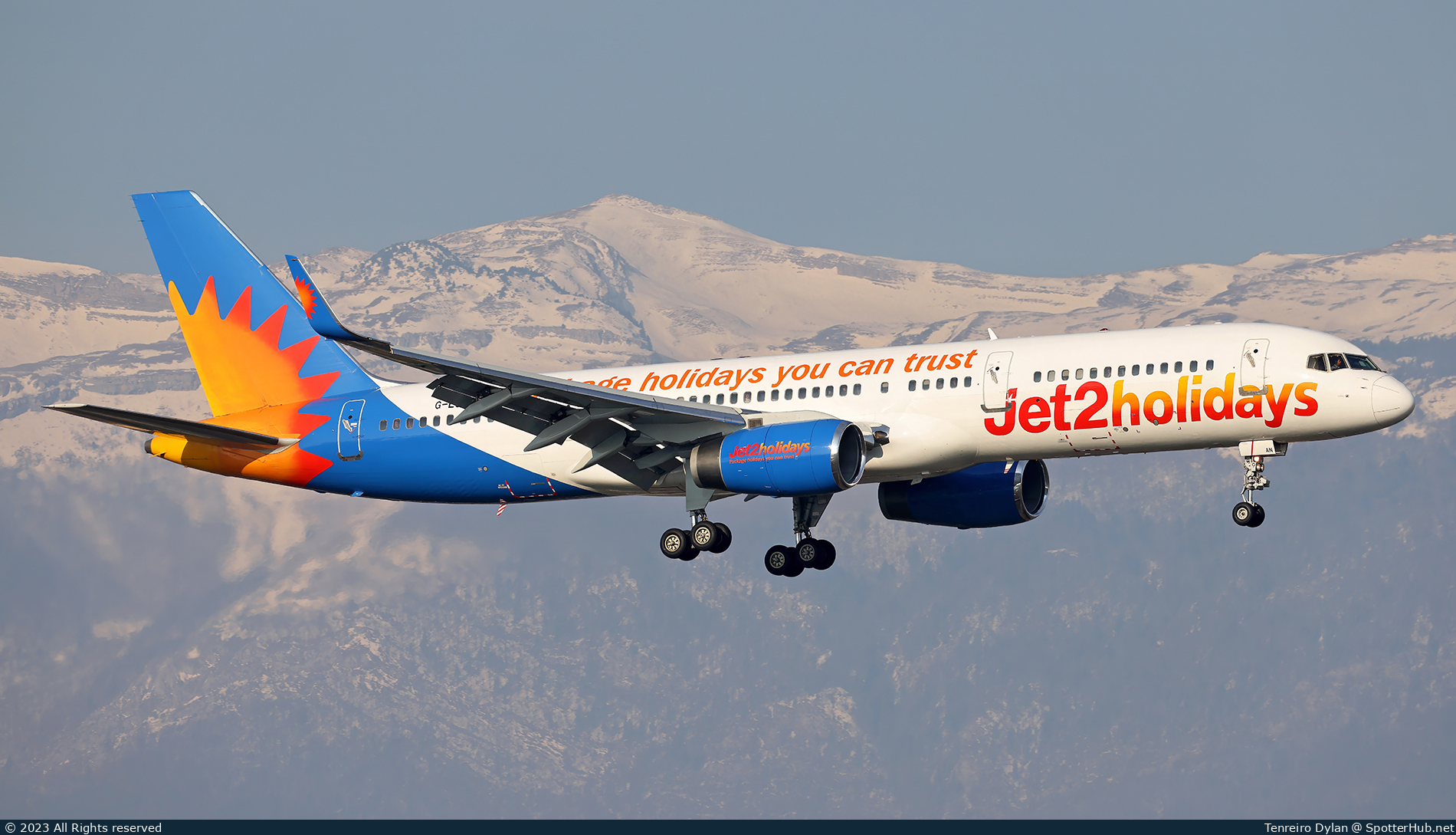 Photo of G-LSAN - Boeing 757-2K2 operated by Jet2