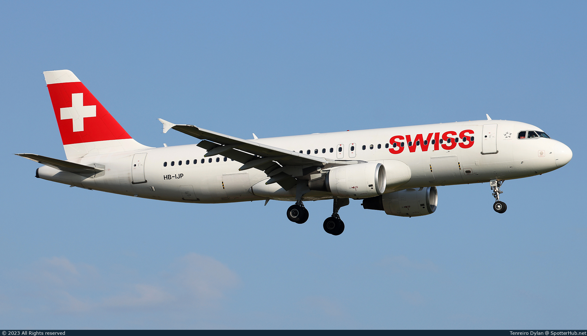 Photo of HB-IJP - Airbus A320-214 operated by Swiss International Air Lines