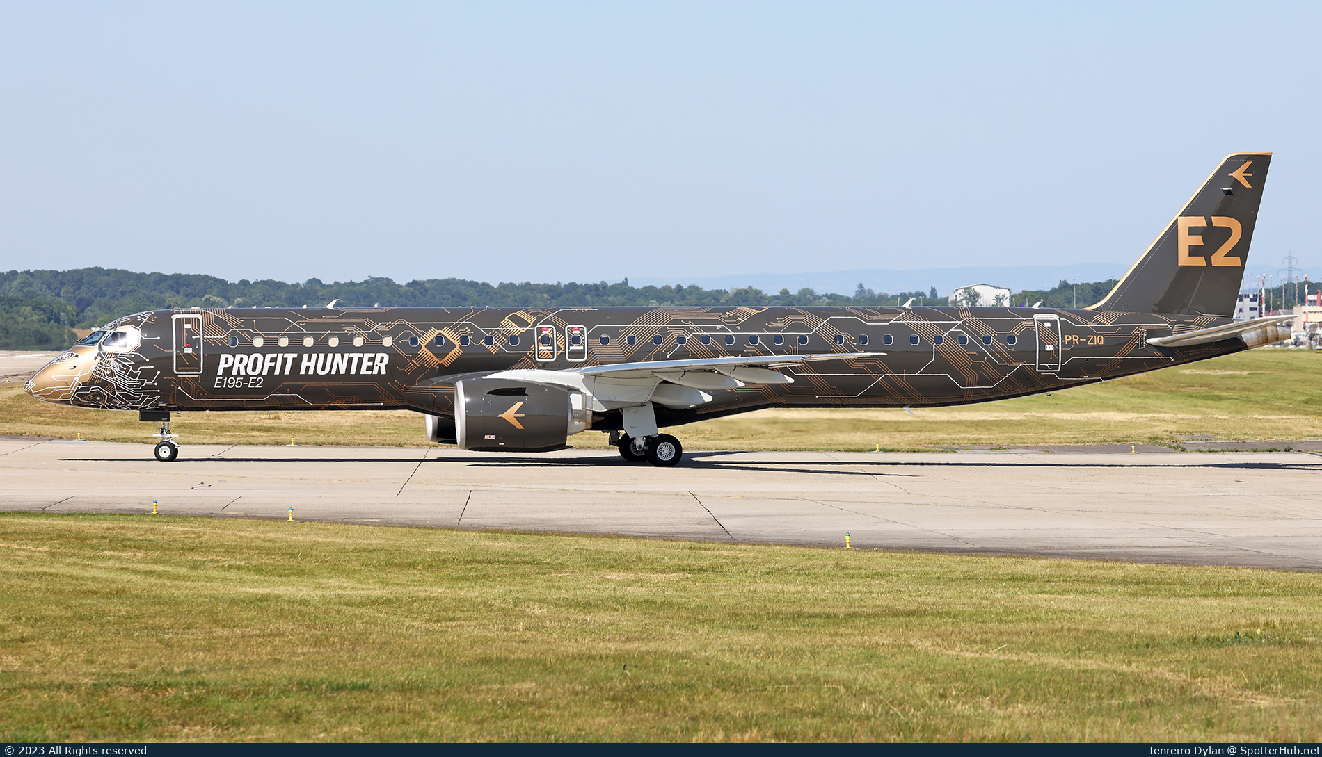 Photo of PR-ZIQ - Embraer ERJ-195-E2 operated by Embraer