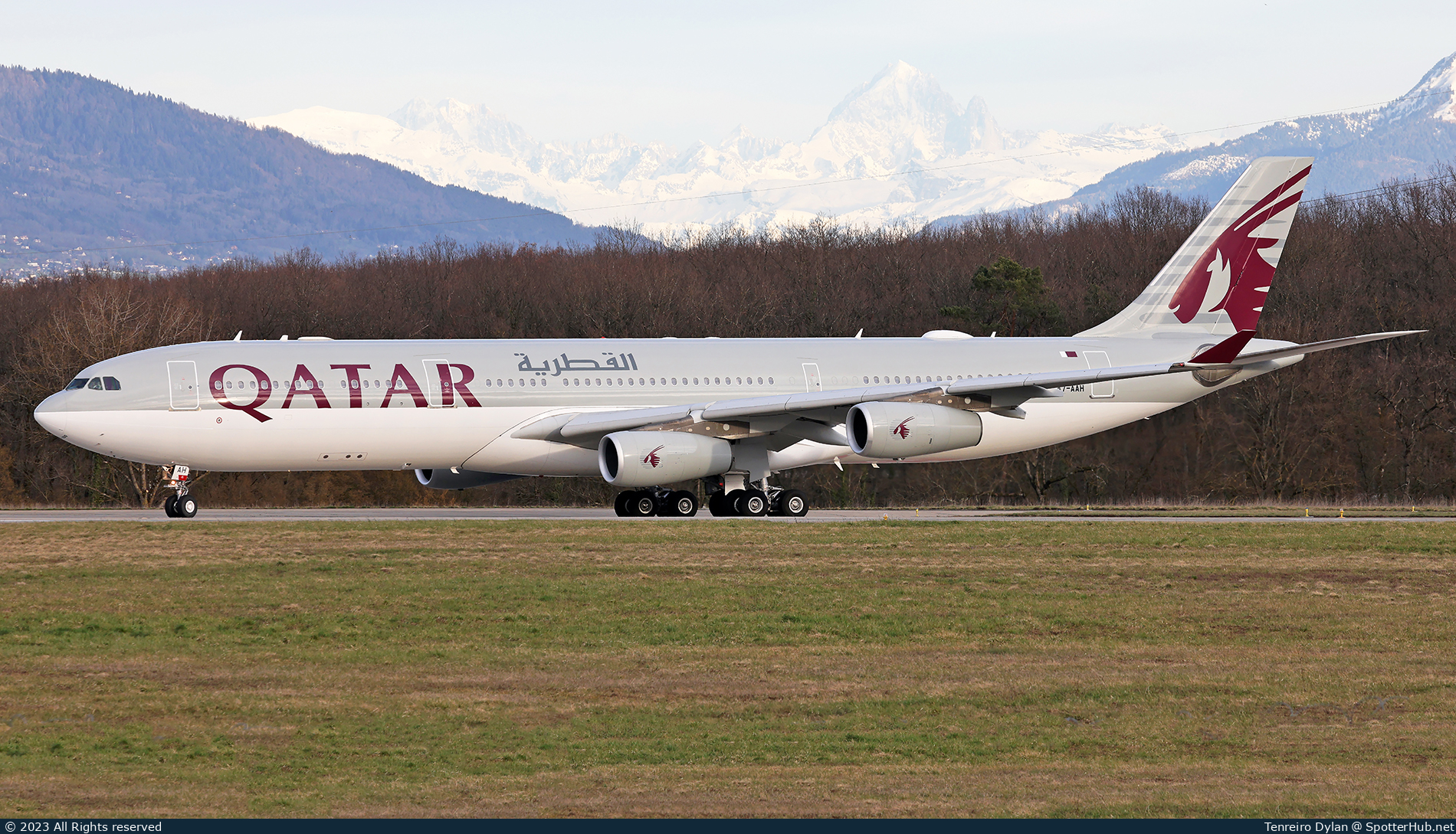 Photo of A7-AAH - Airbus A340-313 operated by Qatar Amiri Flight