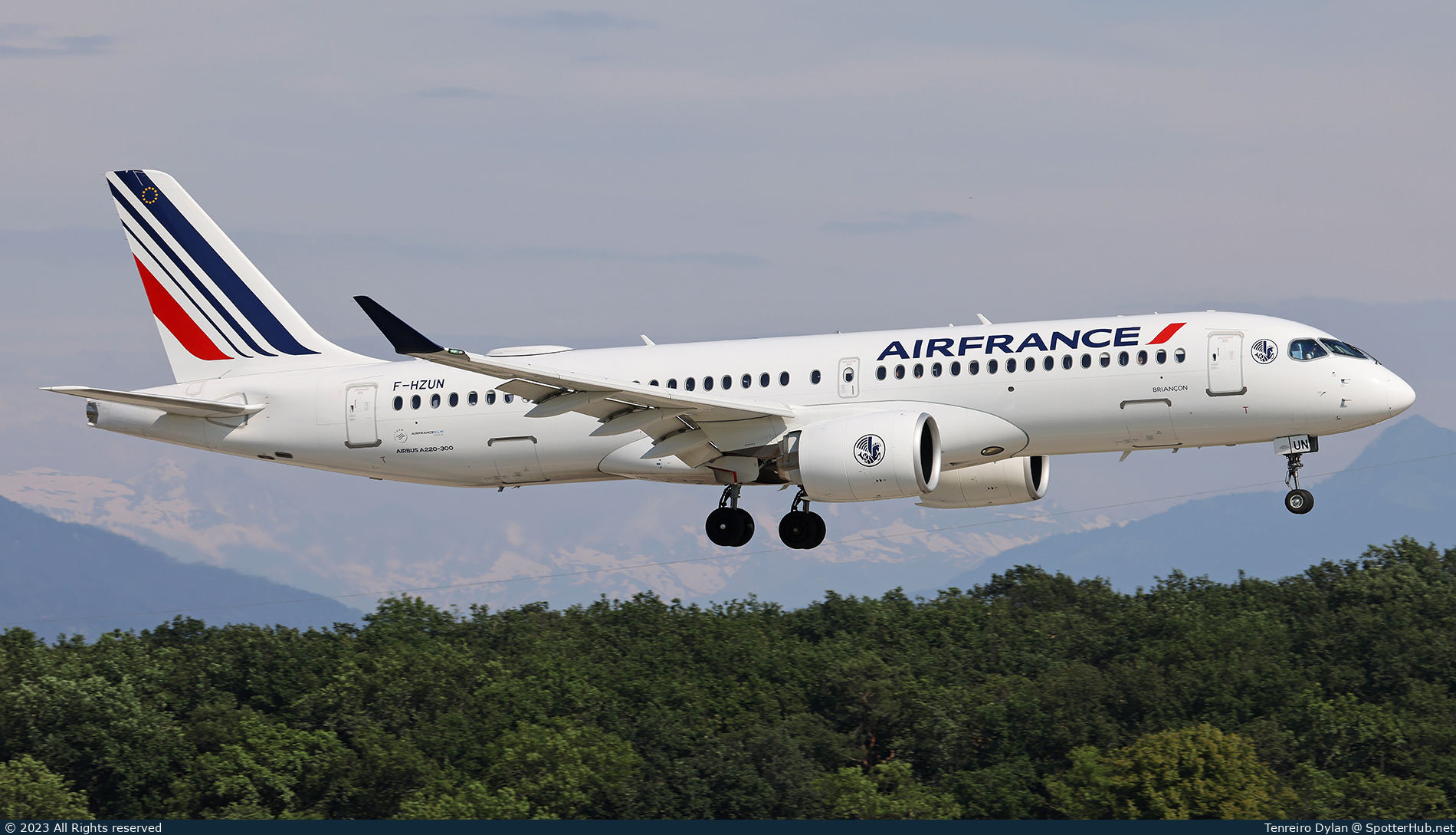 Photo of F-HZUN - Airbus A220-300 operated by Air France