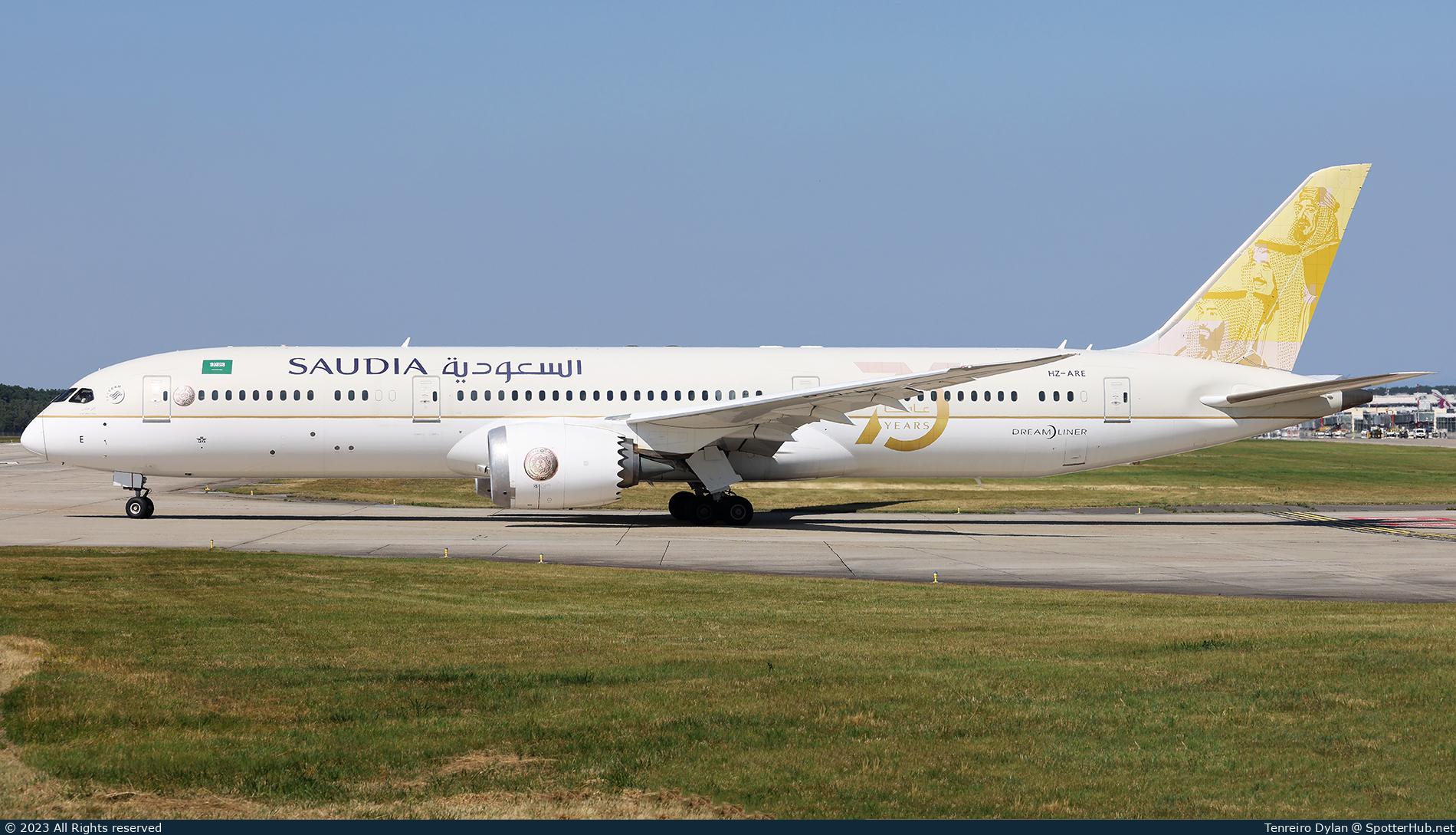 Photo of HZ-ARE - Boeing 787-9 Dreamliner operated by Saudia