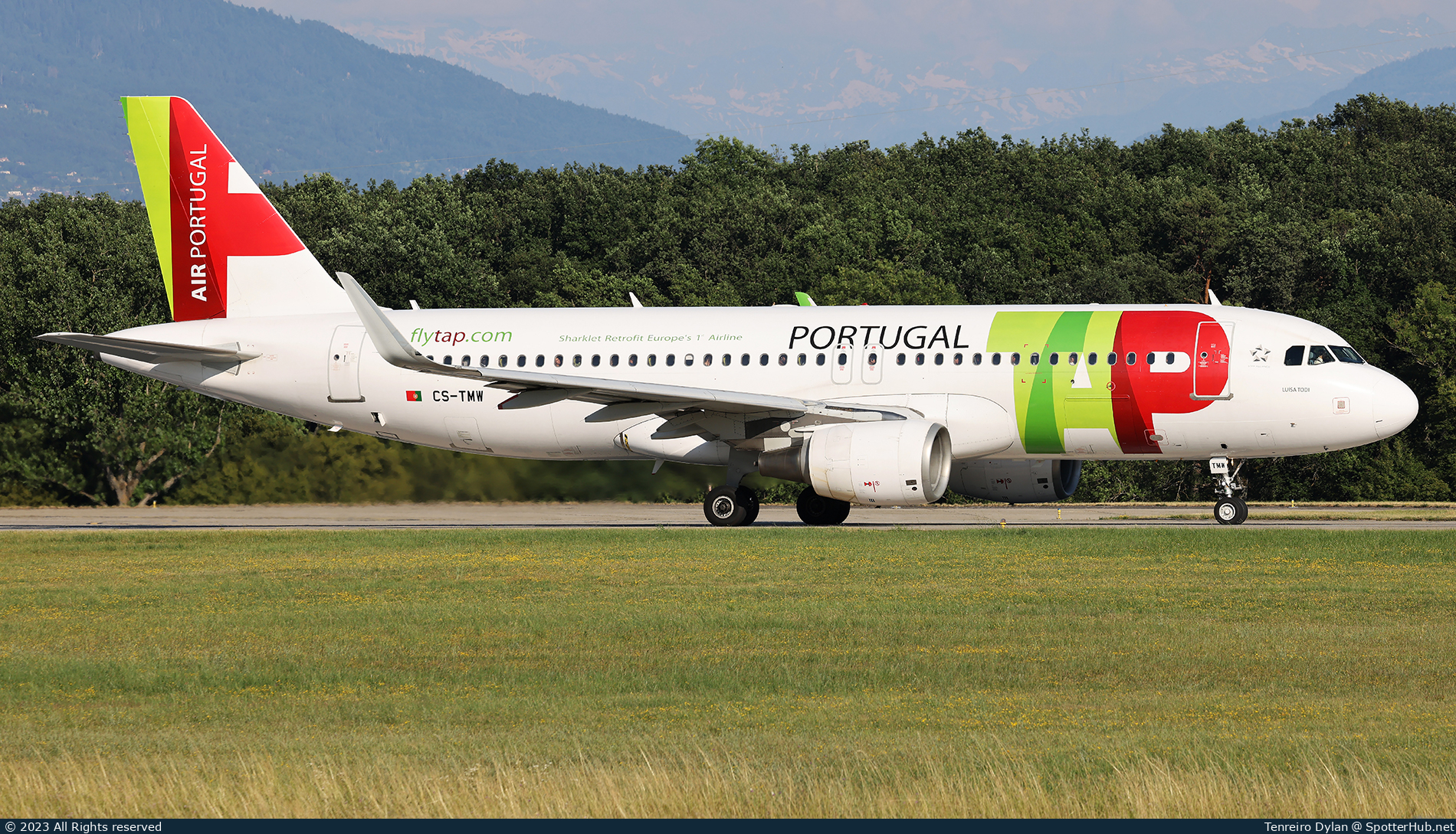 Photo of CS-TMW - Airbus A320-214 operated by TAP Air Portugal