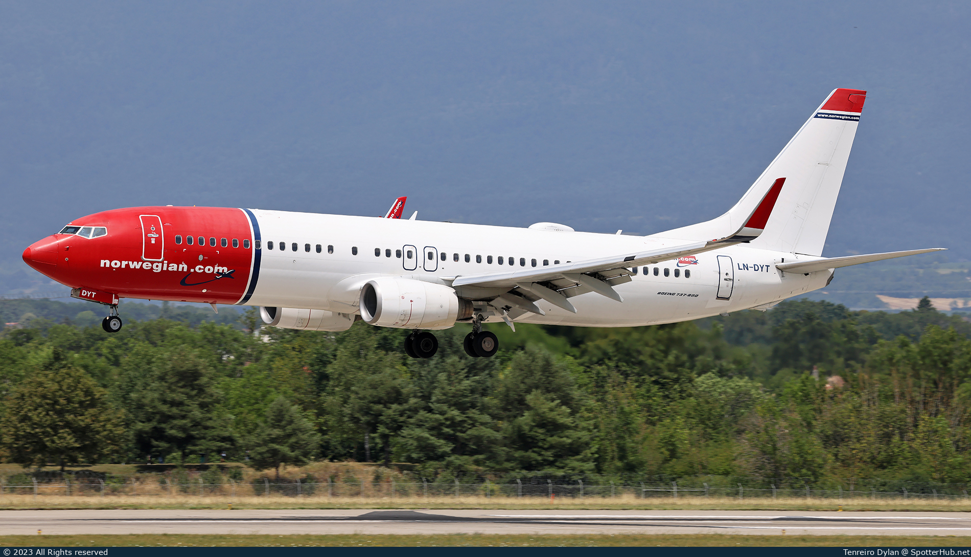 Photo of LN-DYT - Boeing 737-8JP operated by Norwegian Air Shuttle