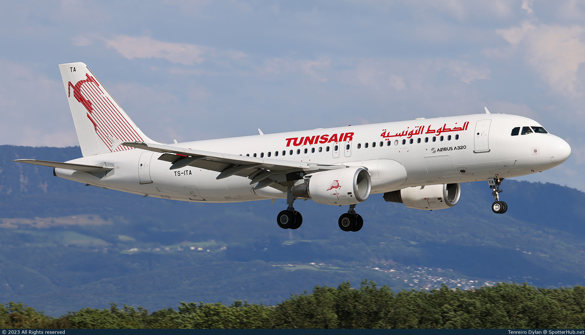 Photo of TS-ITA - Airbus A320-214 operated by Tunisair