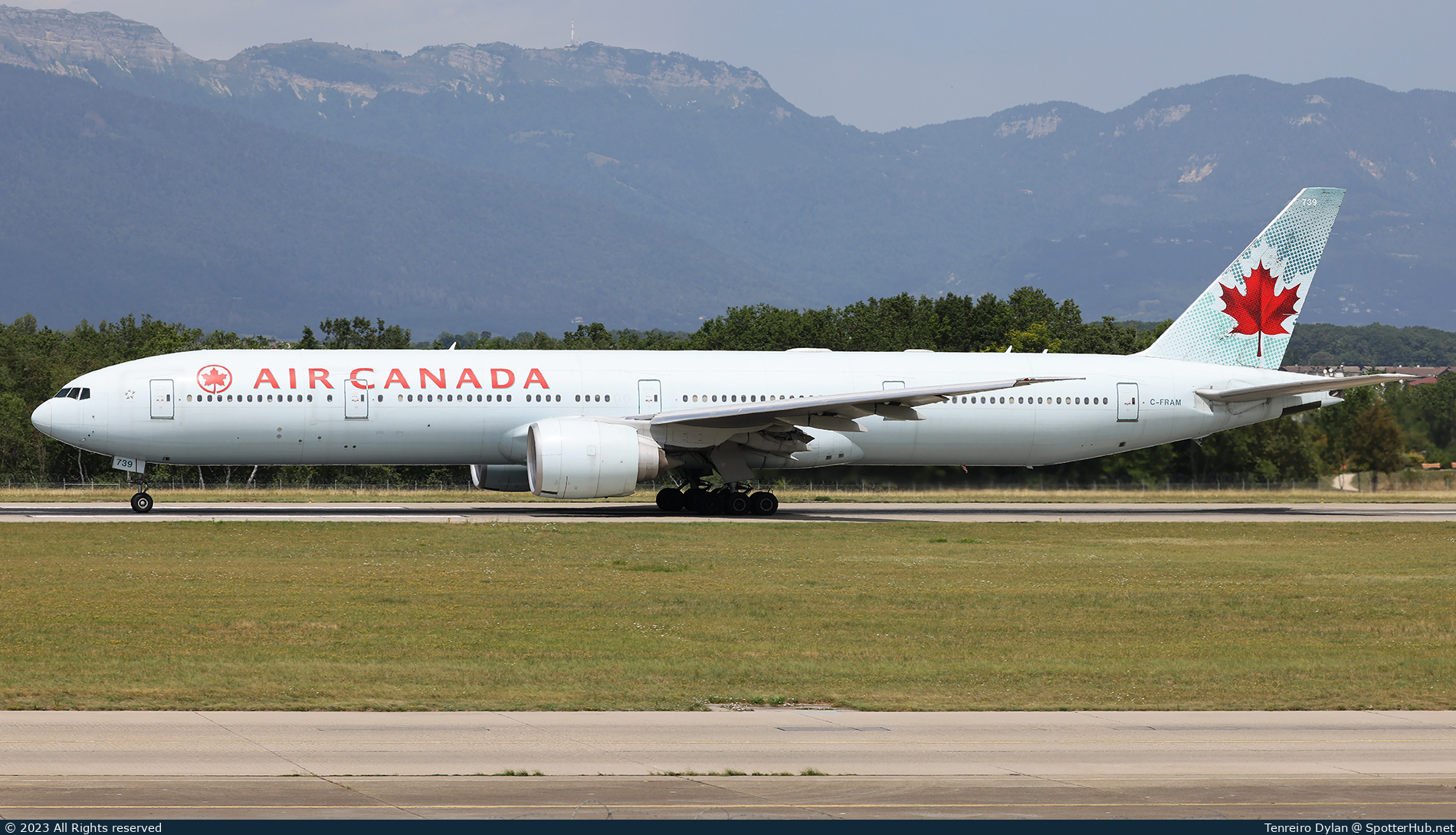 Photo of C-FRAM - Boeing 777-333(ER) operated by Air Canada