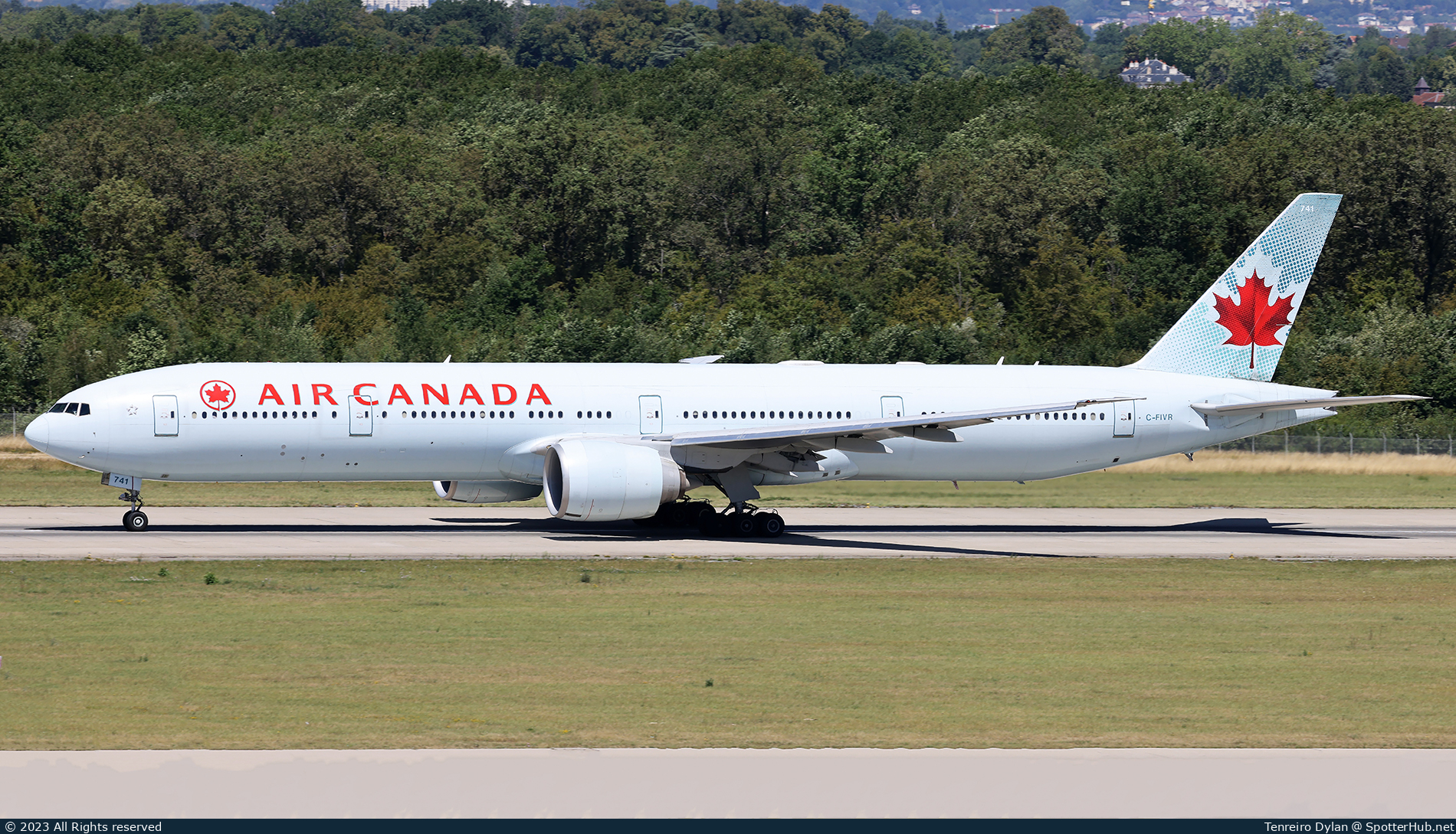 Photo of C-FIVR - Boeing 777-333(ER) operated by Air Canada