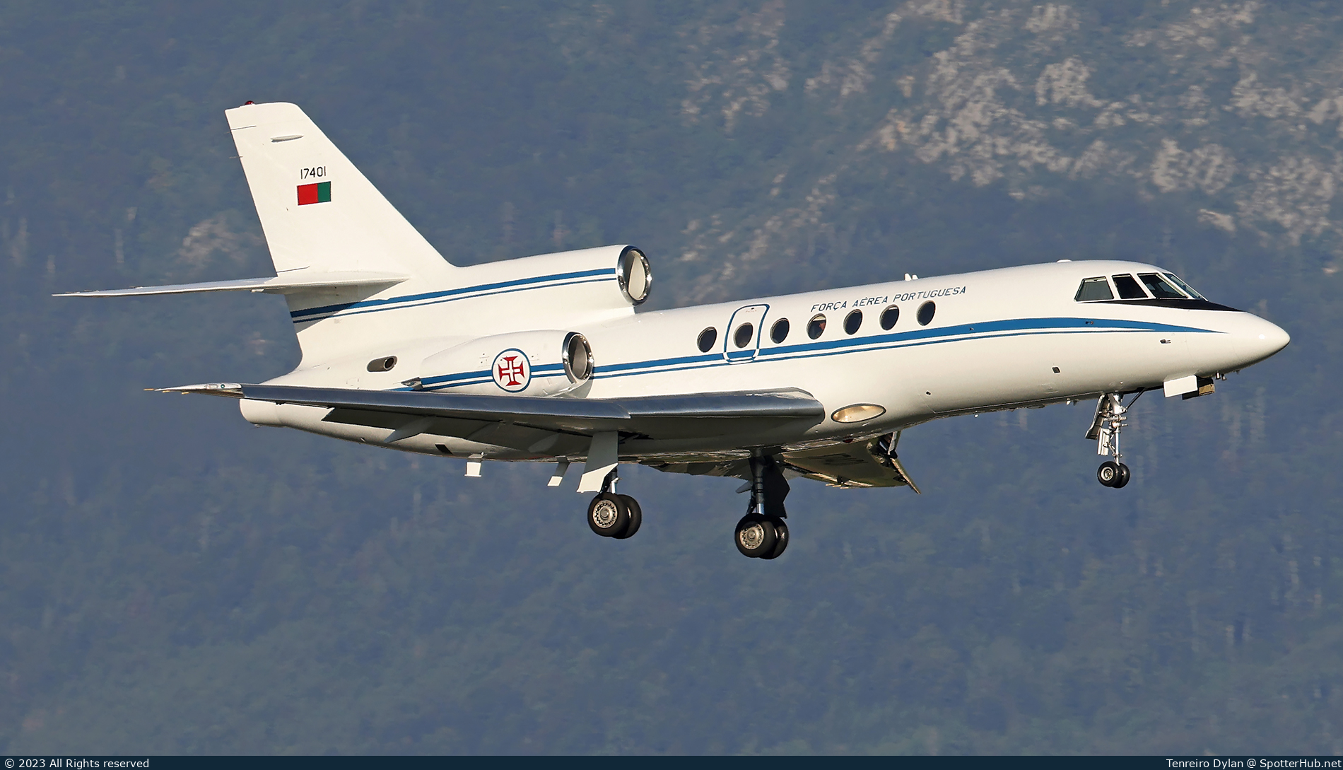 Photo of 17401 - Dassault Falcon 50 operated by Portuguese Air Force