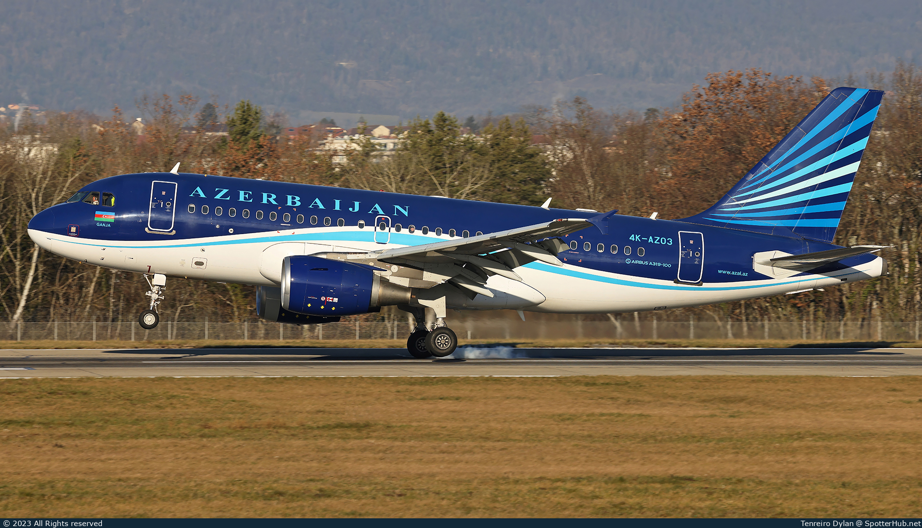 Photo of 4K-AZ03 - Airbus A319-111 operated by Azerbaijan Airlines