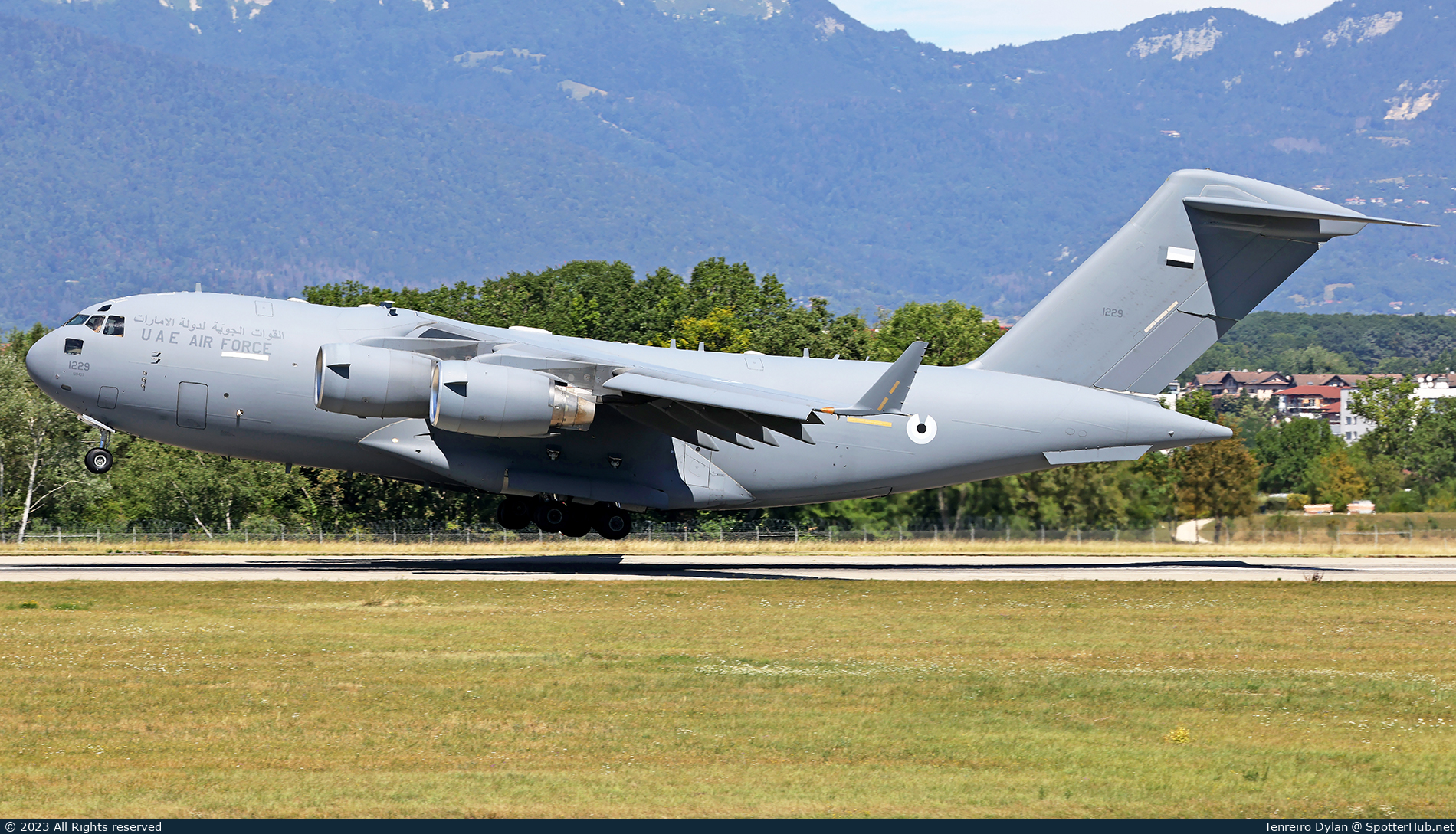 Photo of 1229 - Boeing C-17A Globemaster III operated by United Arab Emirates Air Force